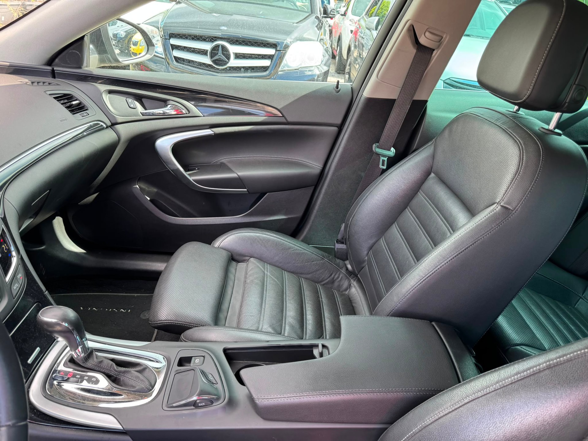 OPEL Insignia Country Tourer 2.0 Turbo 4WD Automatic-image-8