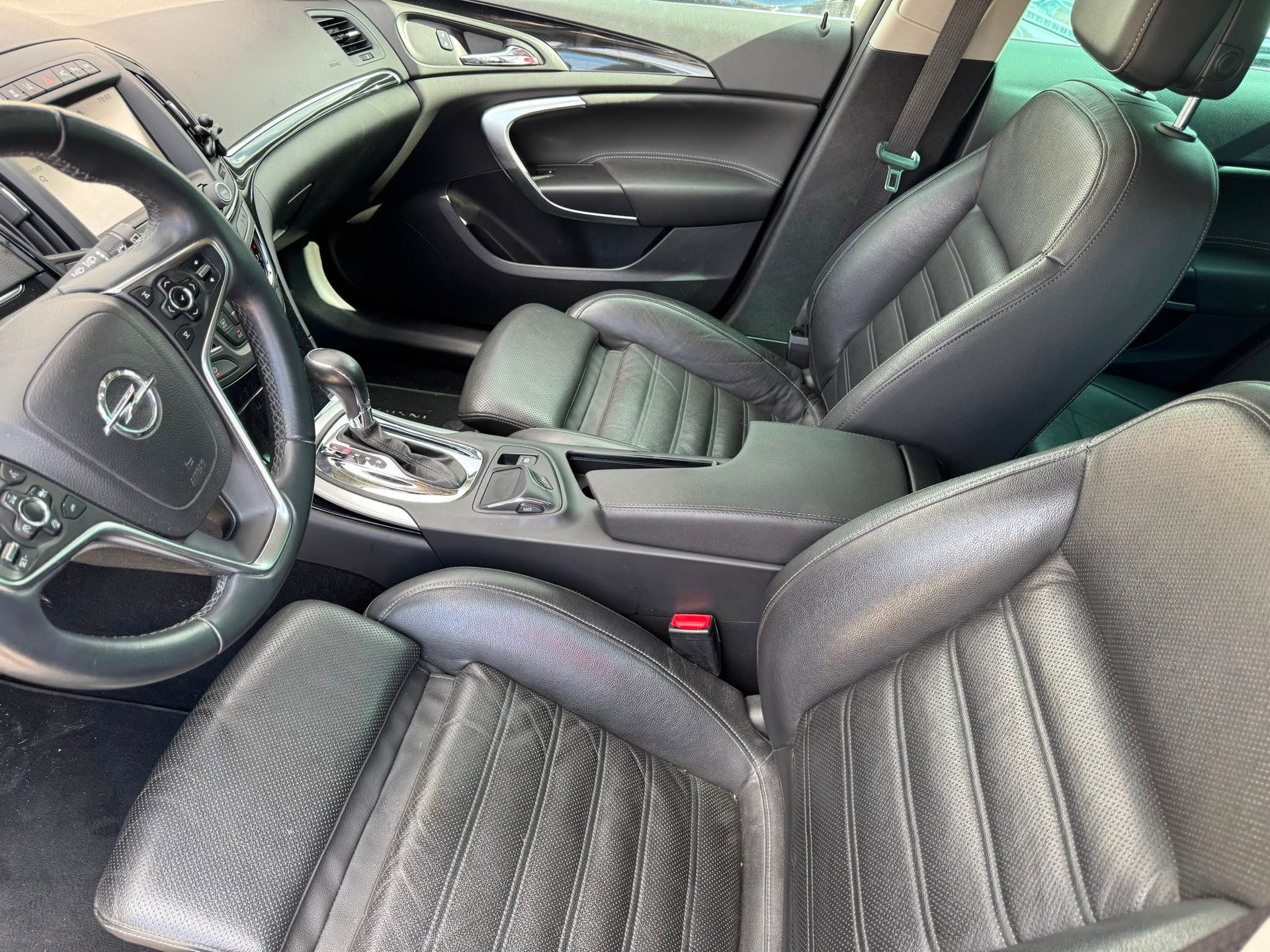 OPEL Insignia Country Tourer 2.0 Turbo 4WD Automatic-image-5