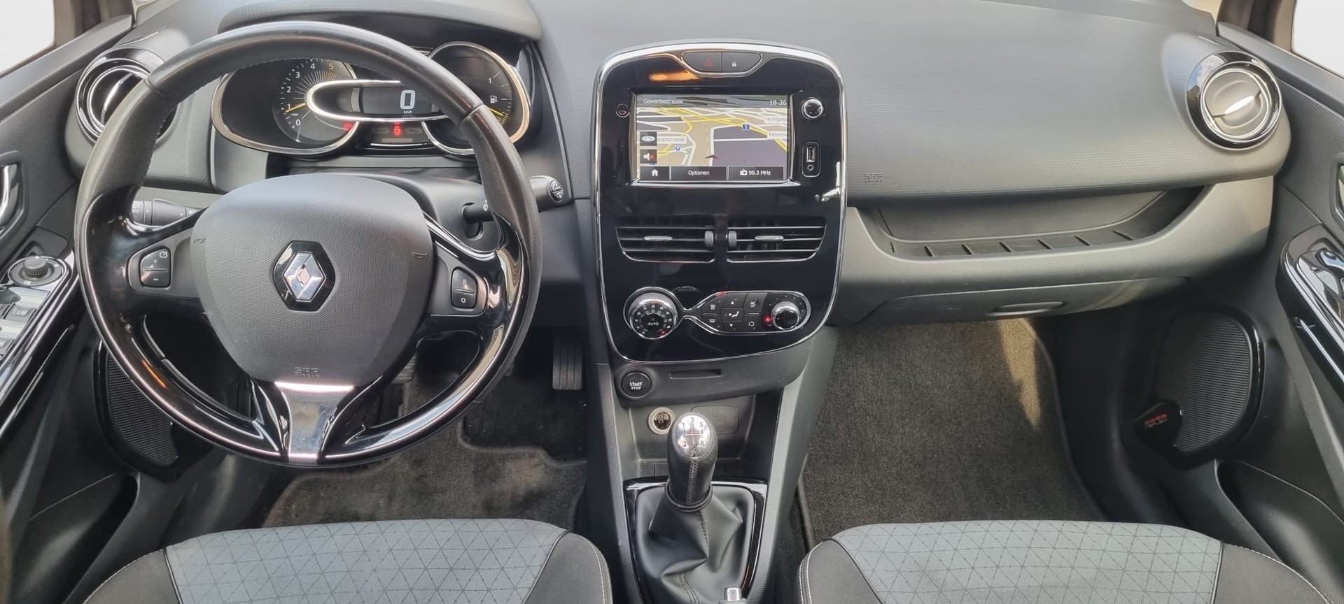 RENAULT Clio 1.5 dCi 90-image-12