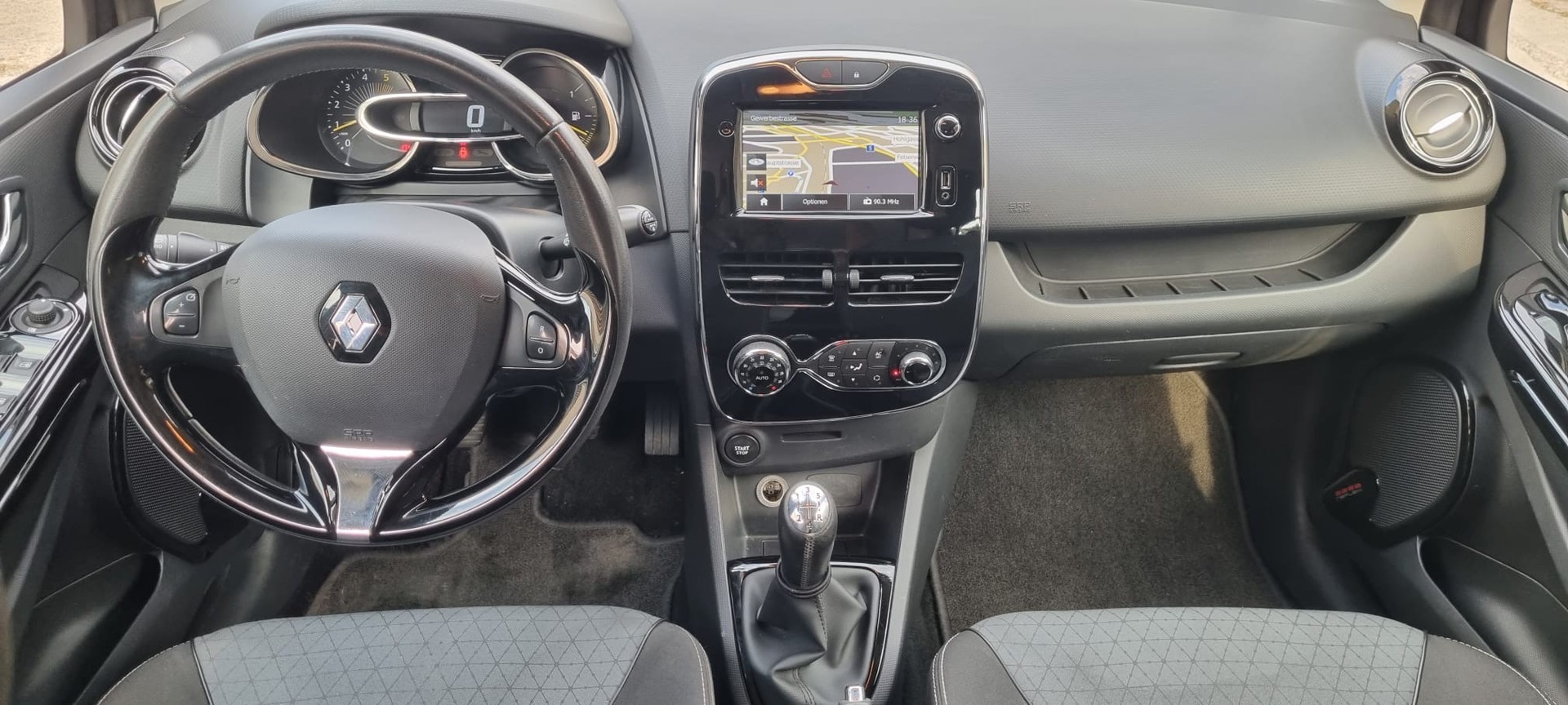 RENAULT Clio 1.5 dCi 90-image-12