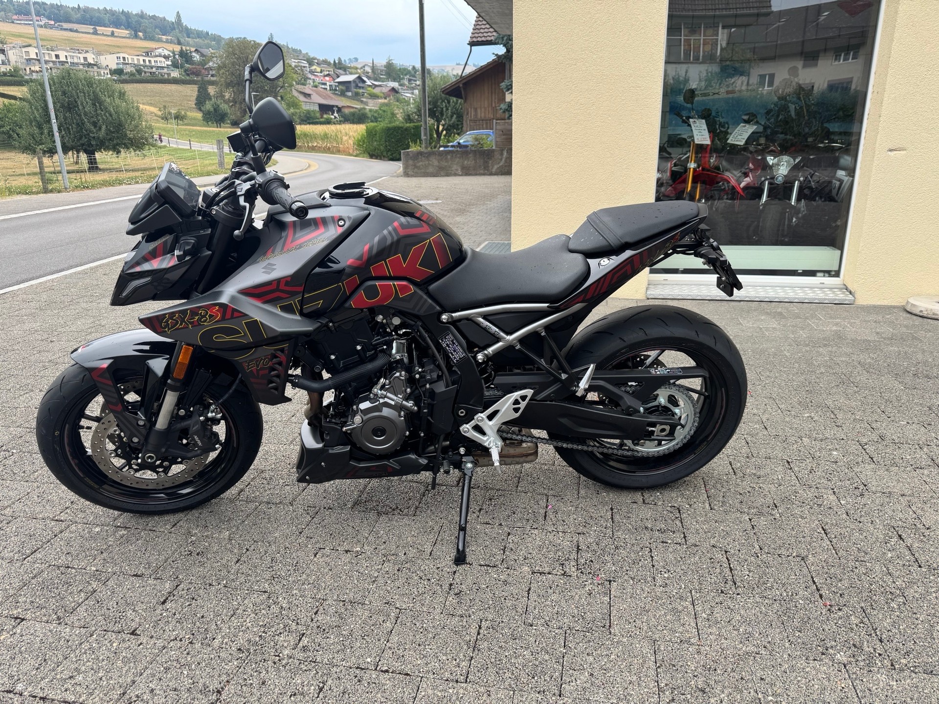 SUZUKI GSX 8 S BLACK EVO