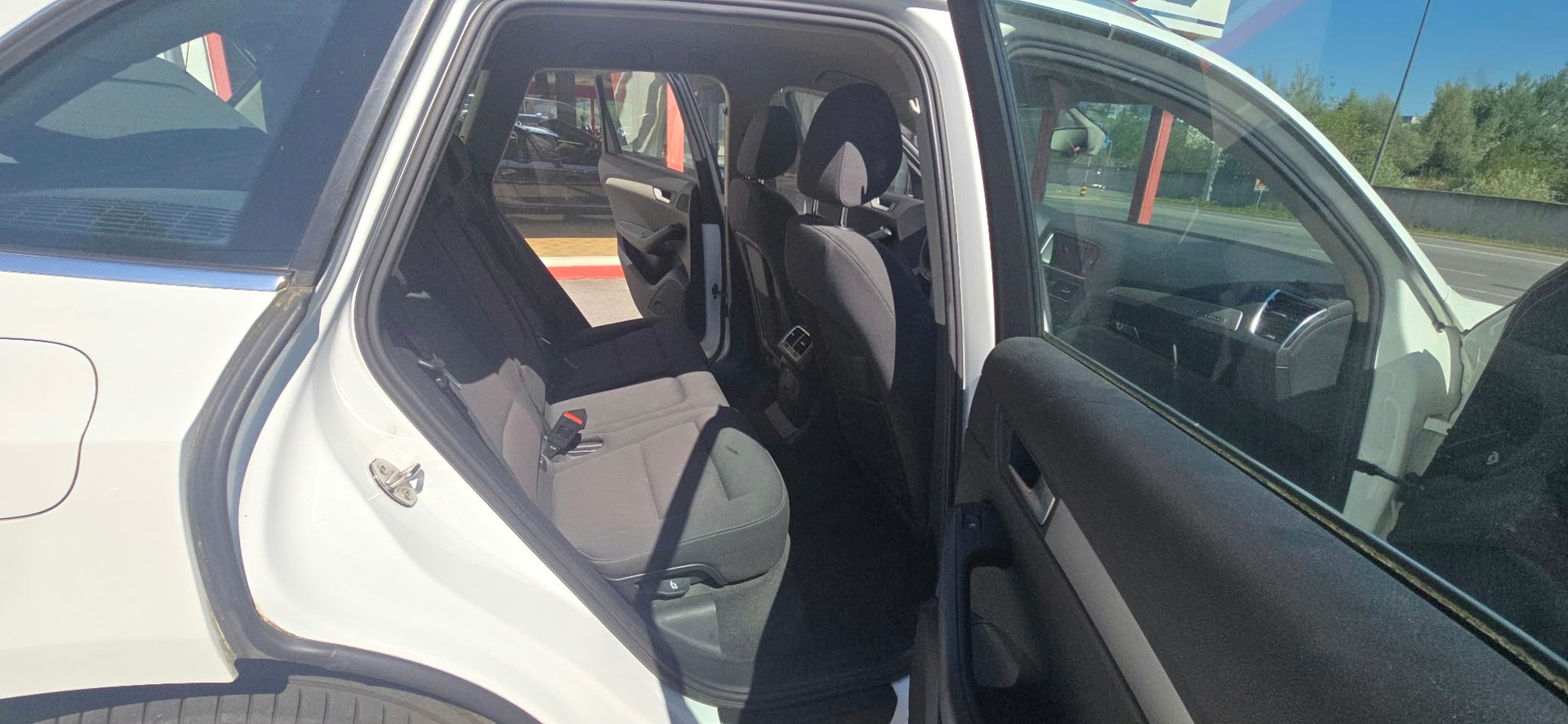 AUDI Q5 2.0 TFSI quattro-image-11