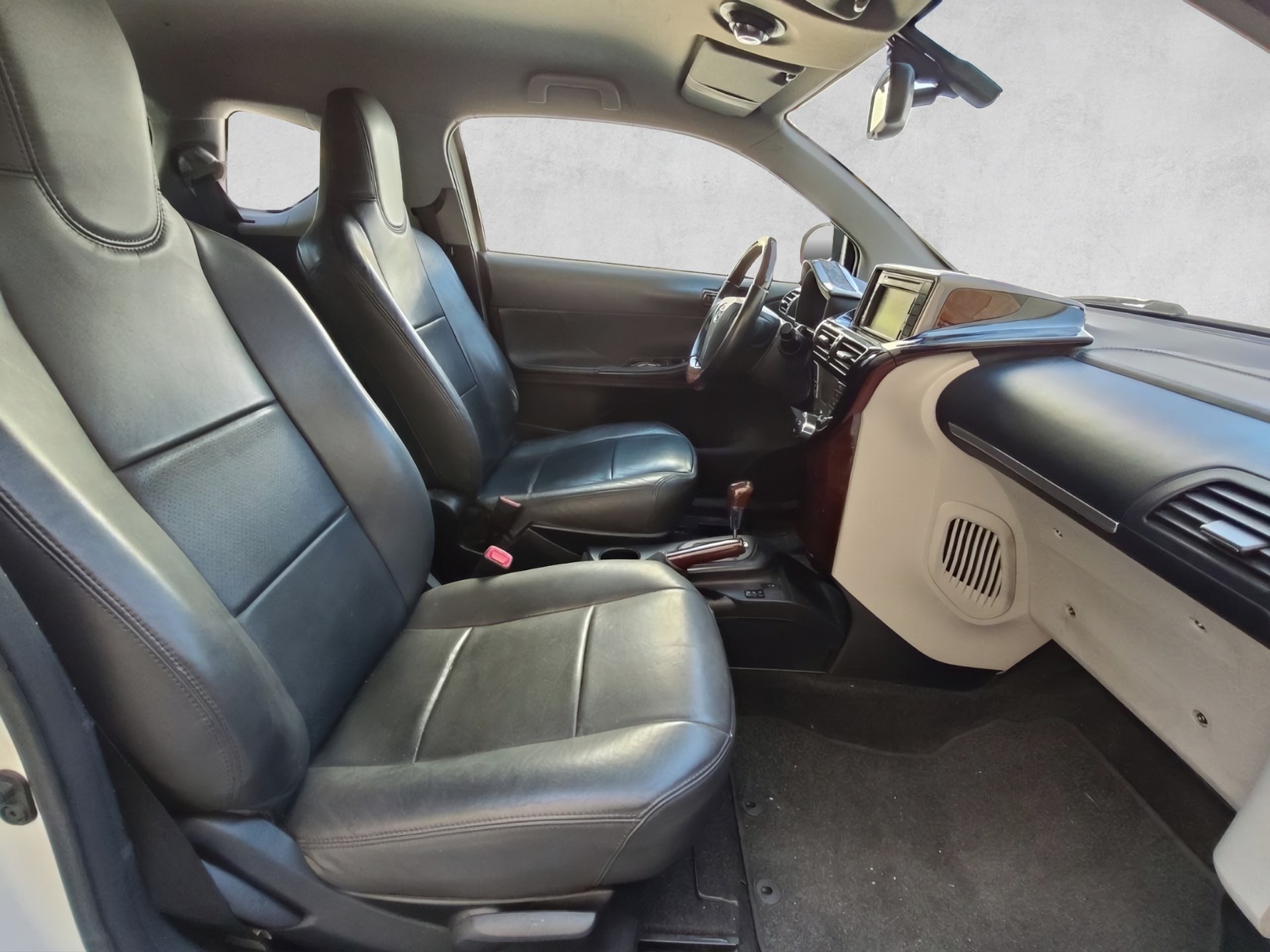 TOYOTA iQ 1.33 Dual VVT-i Linea Sol Premium Multidrive 98 PS-image-10