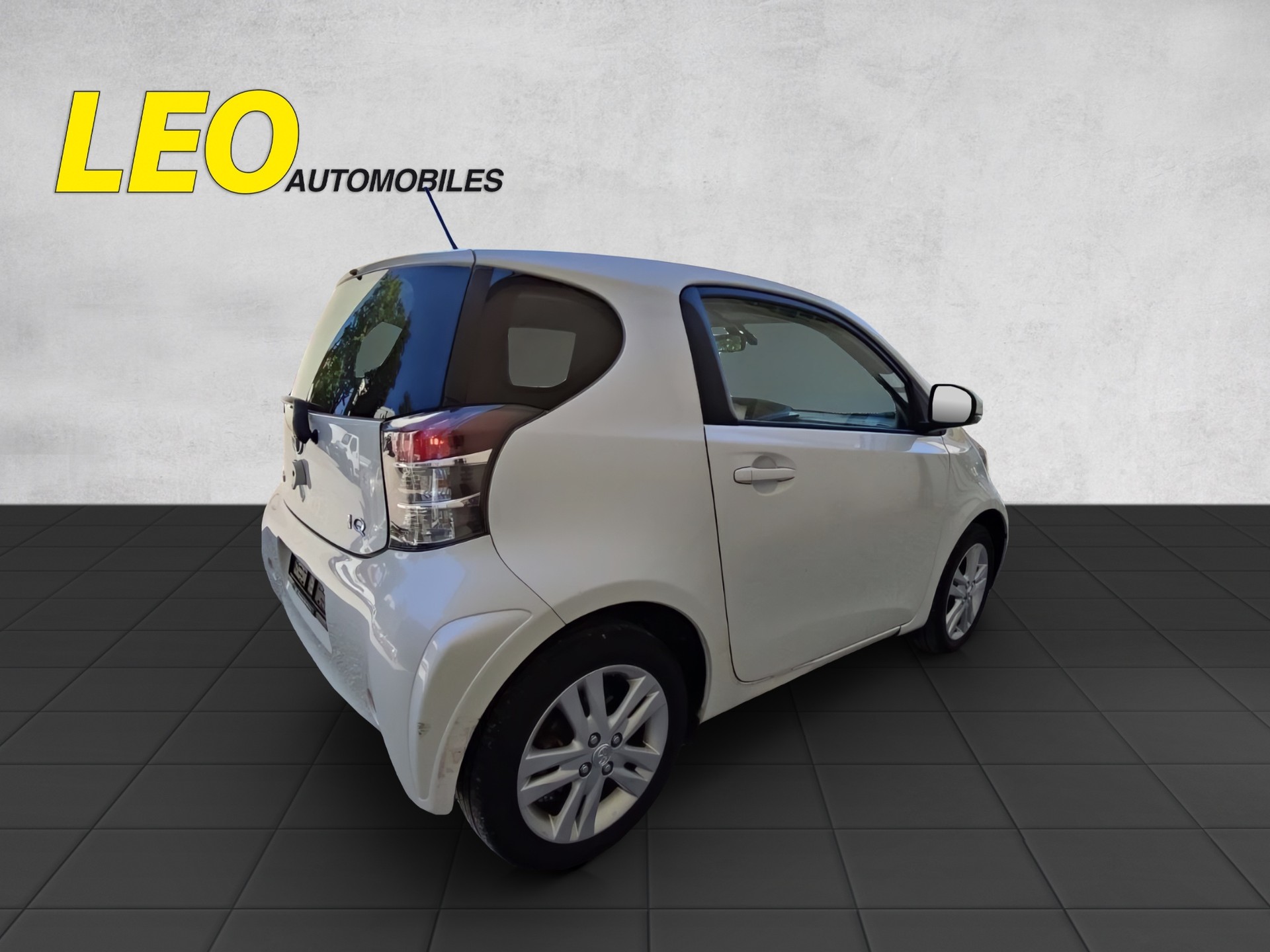 TOYOTA iQ 1.33 Dual VVT-i Linea Sol Premium Multidrive 98 PS-image-2