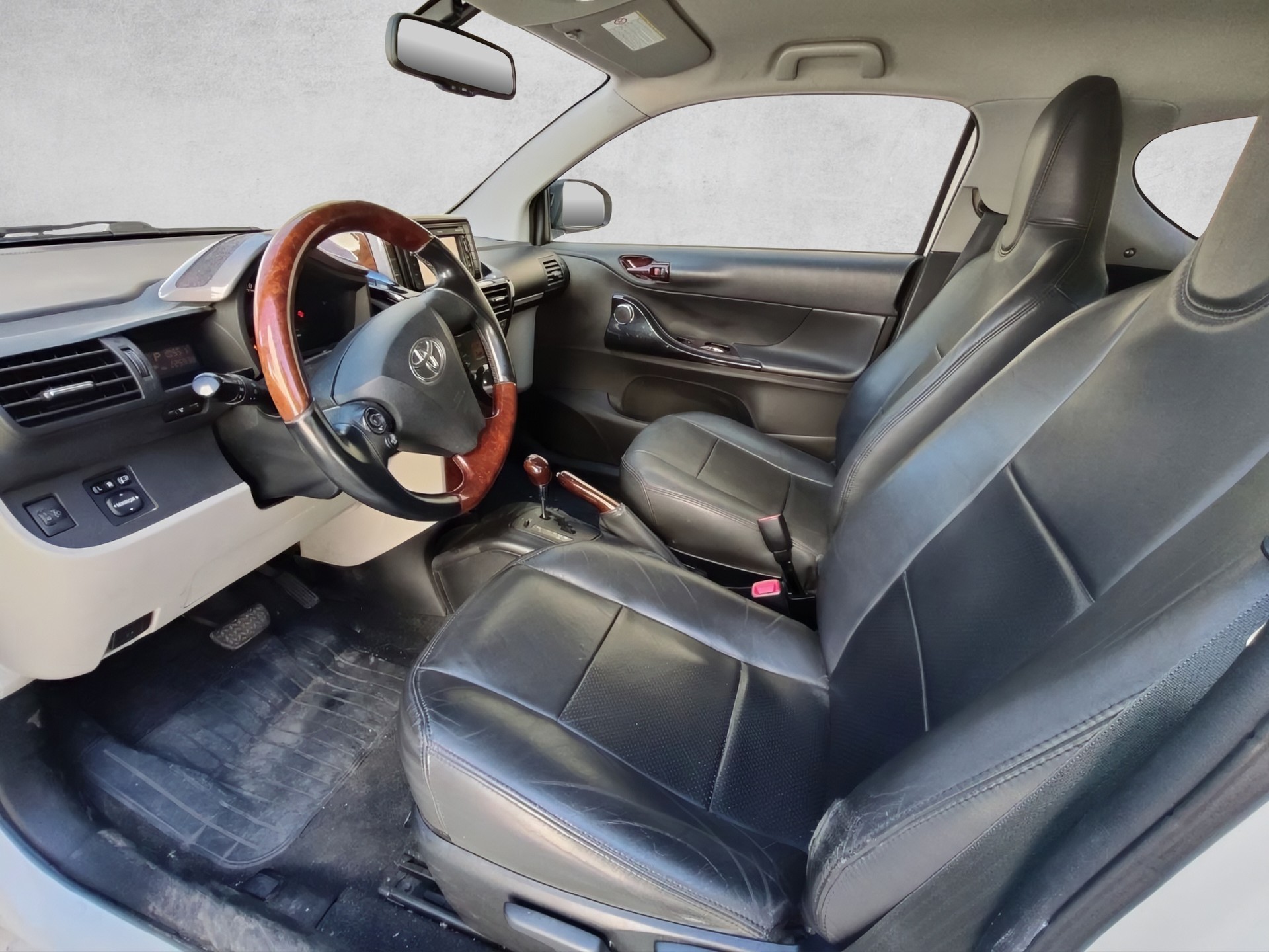 TOYOTA iQ 1.33 Dual VVT-i Linea Sol Premium Multidrive 98 PS-image-5