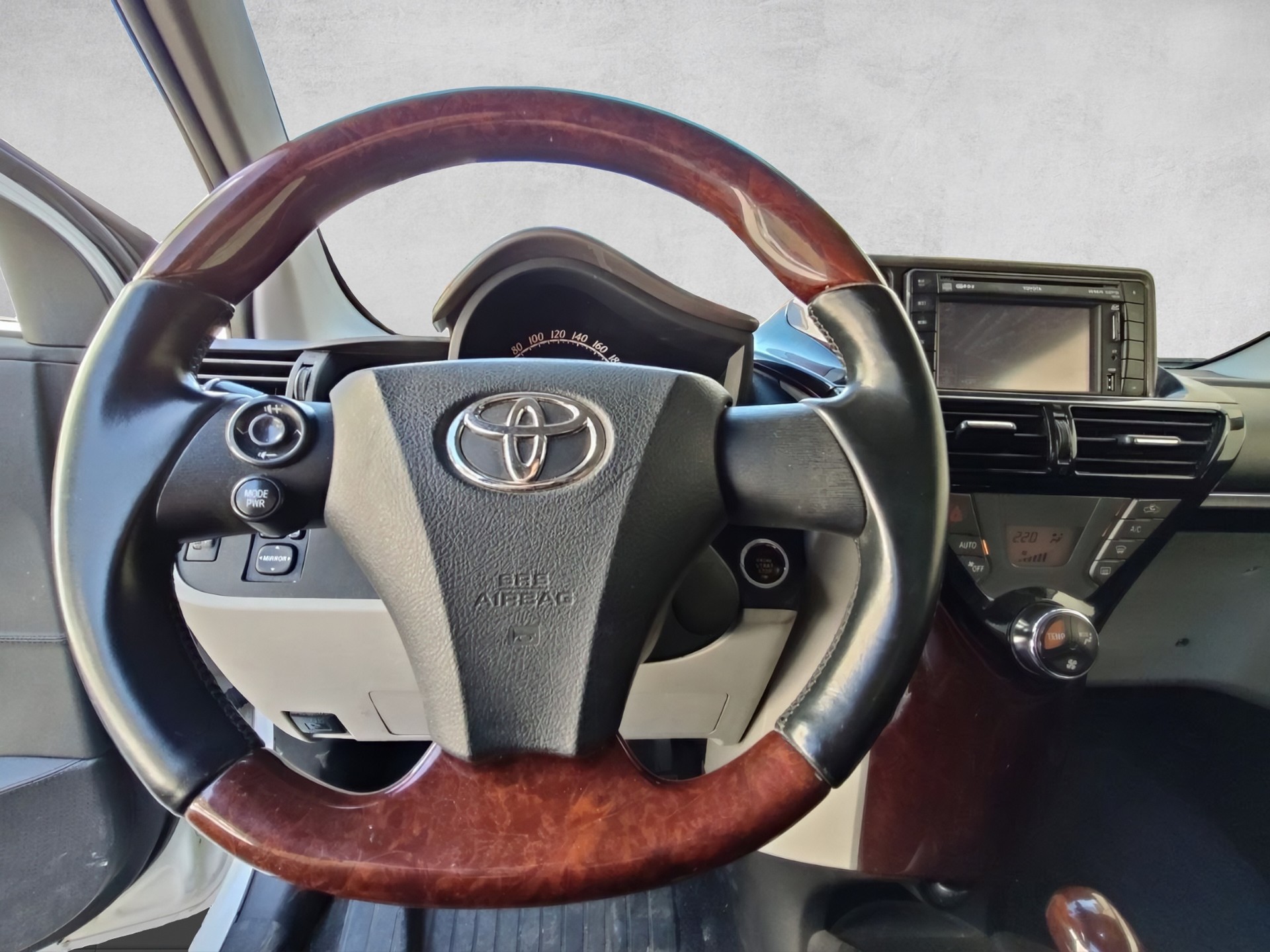 TOYOTA iQ 1.33 Dual VVT-i Linea Sol Premium Multidrive 98 PS-image-6