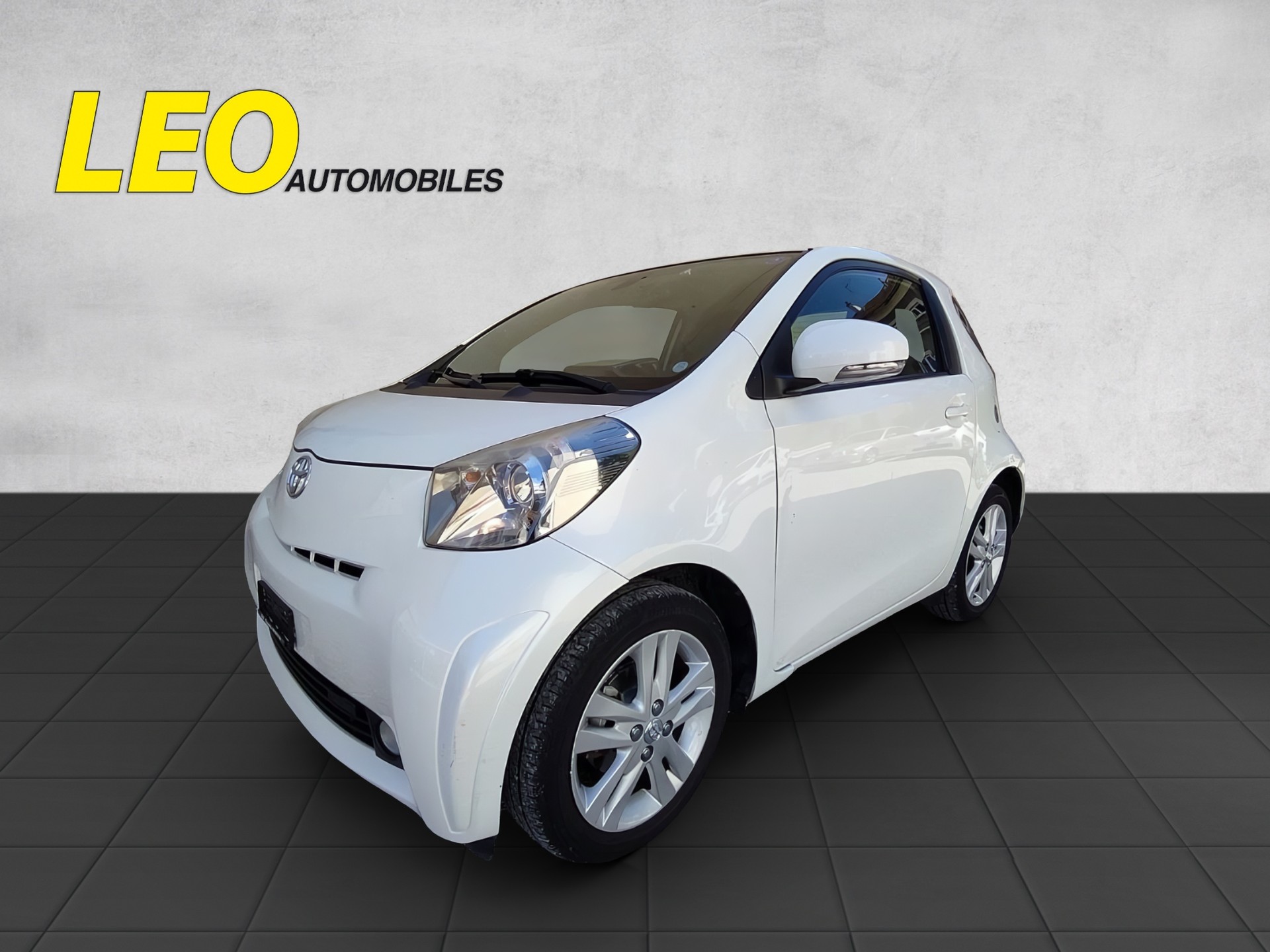 TOYOTA iQ 1.33 Dual VVT-i Linea Sol Premium Multidrive 98 PS-image-1