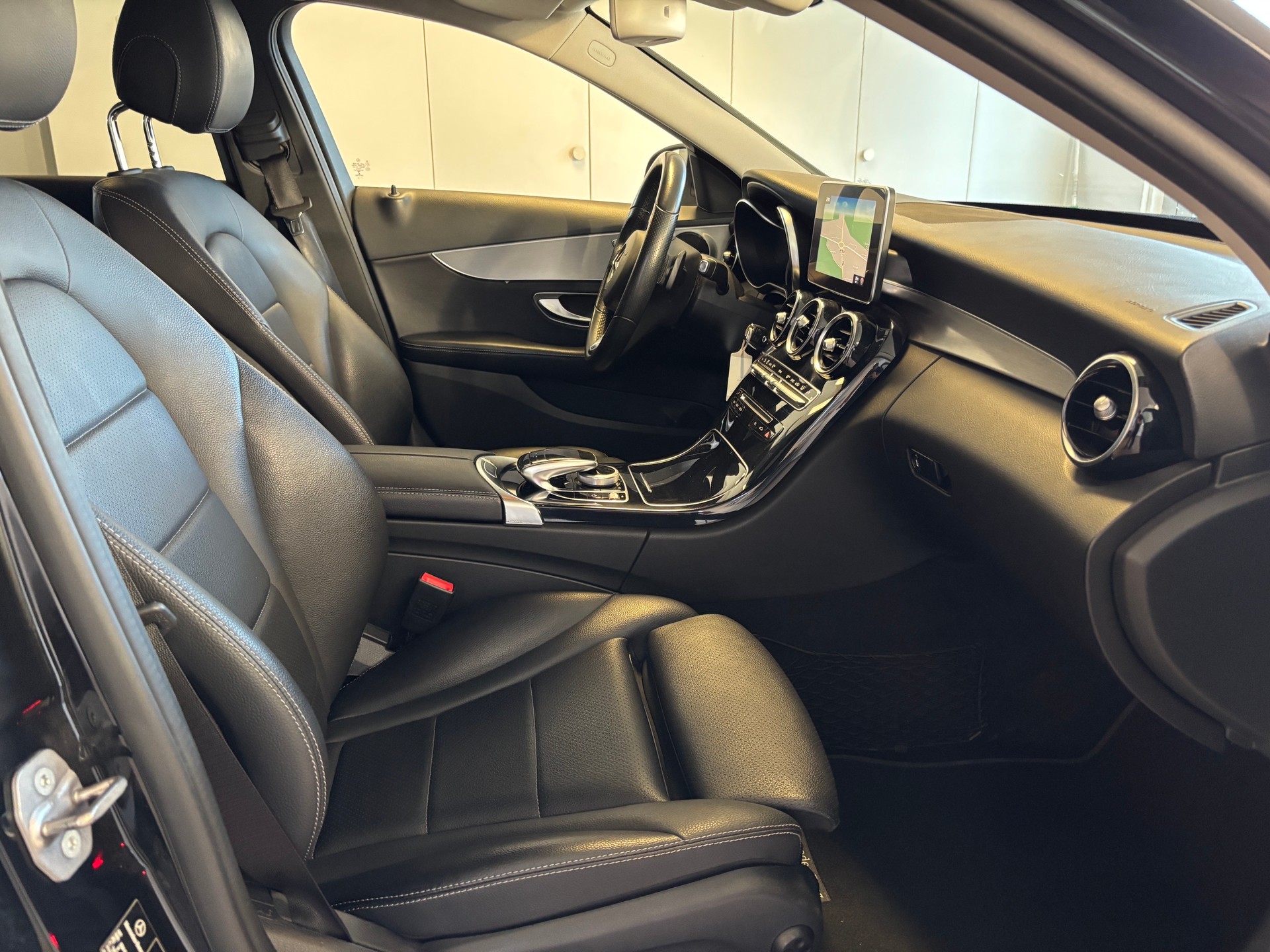 MERCEDES-BENZ C 250 d Swiss Star Avantgarde 4Matic 9G-Tronic-image-9
