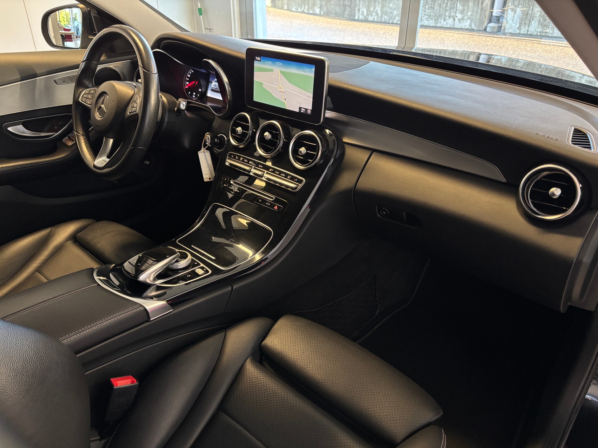 MERCEDES-BENZ C 250 d Swiss Star Avantgarde 4Matic 9G-Tronic-image-7