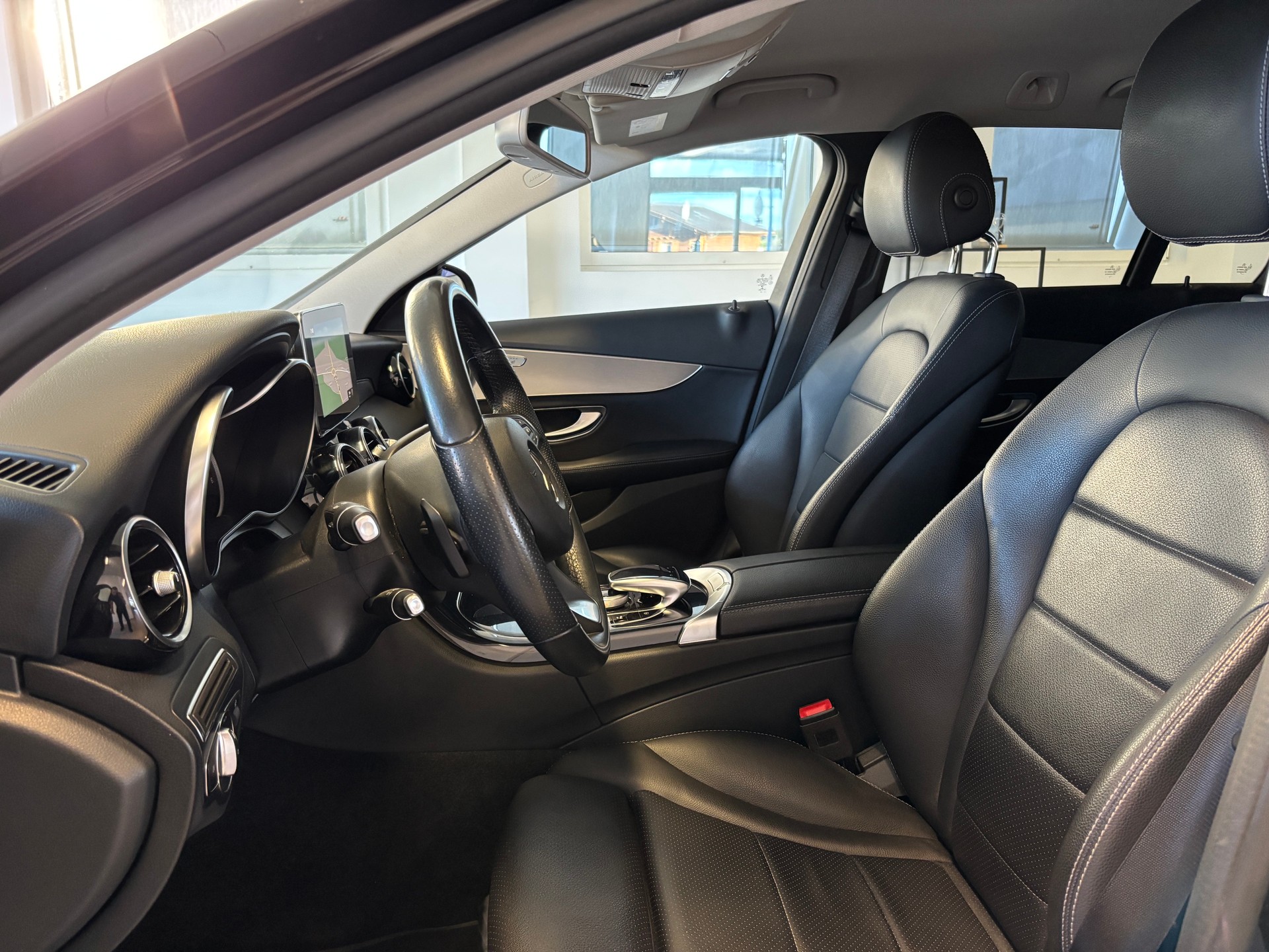 MERCEDES-BENZ C 250 d Swiss Star Avantgarde 4Matic 9G-Tronic-image-6