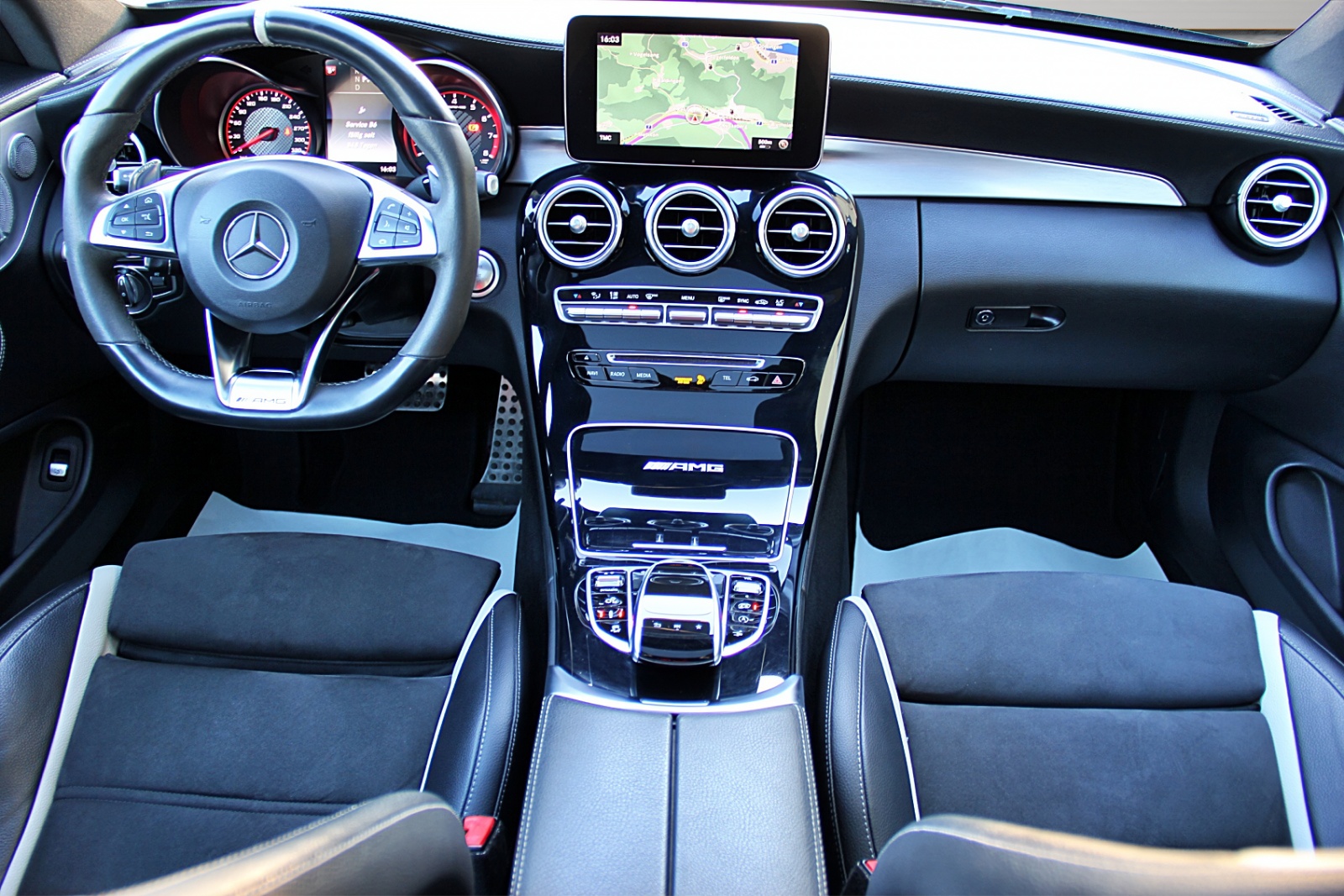 MERCEDES-BENZ C 63 S AMG Speedshift-image-9
