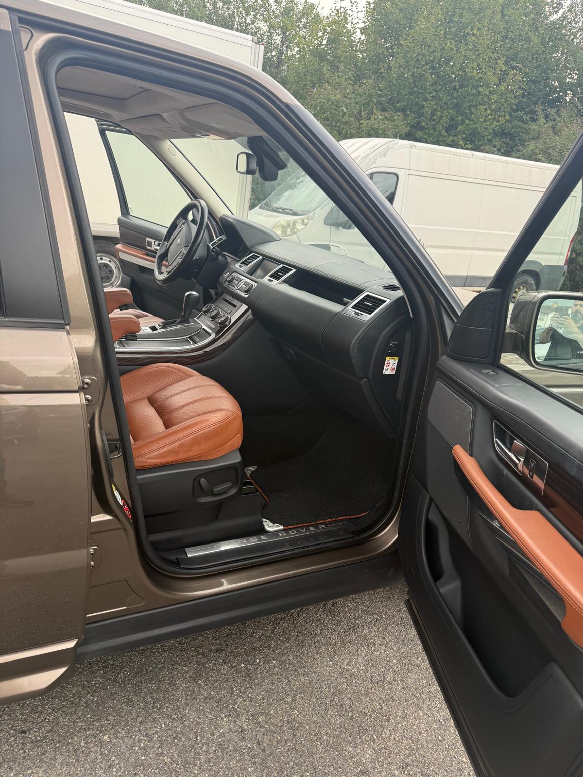 LAND ROVER Range Rover Sport 3.0 TDV6 Autobiography Automatic-image-9