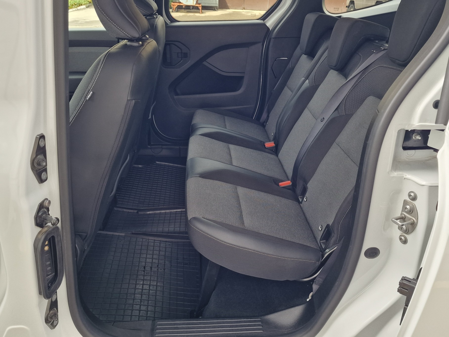 RENAULT Kangoo 1.3 TCe 100 PF Equilibre-image-13