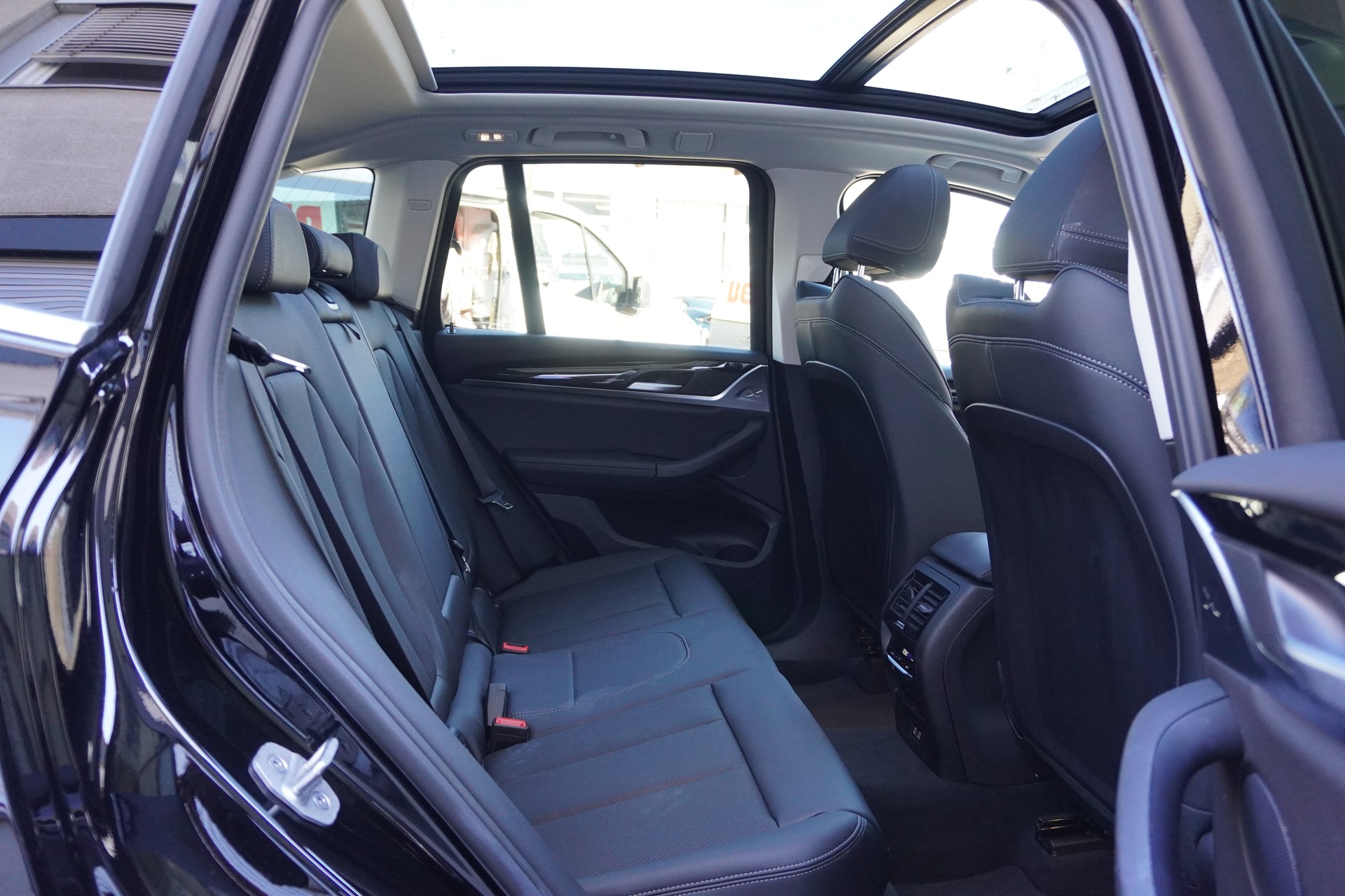 BMW X3 xDrive 20i Individual-image-14