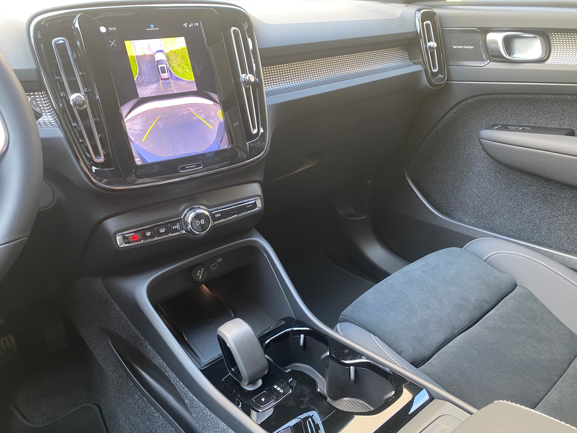 VOLVO EX40 Twin Black Edition AWD-image-11