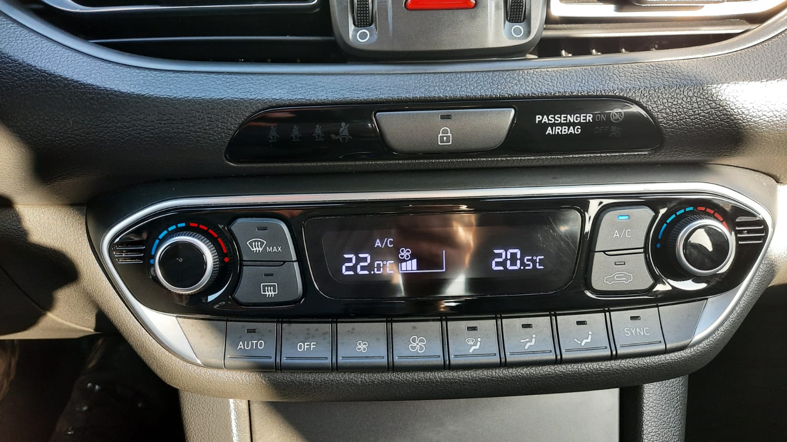 HYUNDAI i30 1.5 T-GDi Amplia 48V MH DCT-image-12