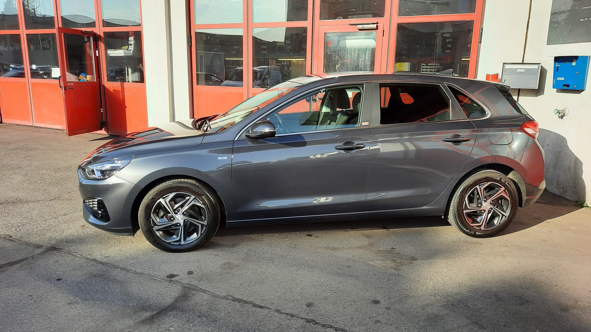 HYUNDAI i30 1.5 T-GDi Amplia 48V MH DCT-image-2