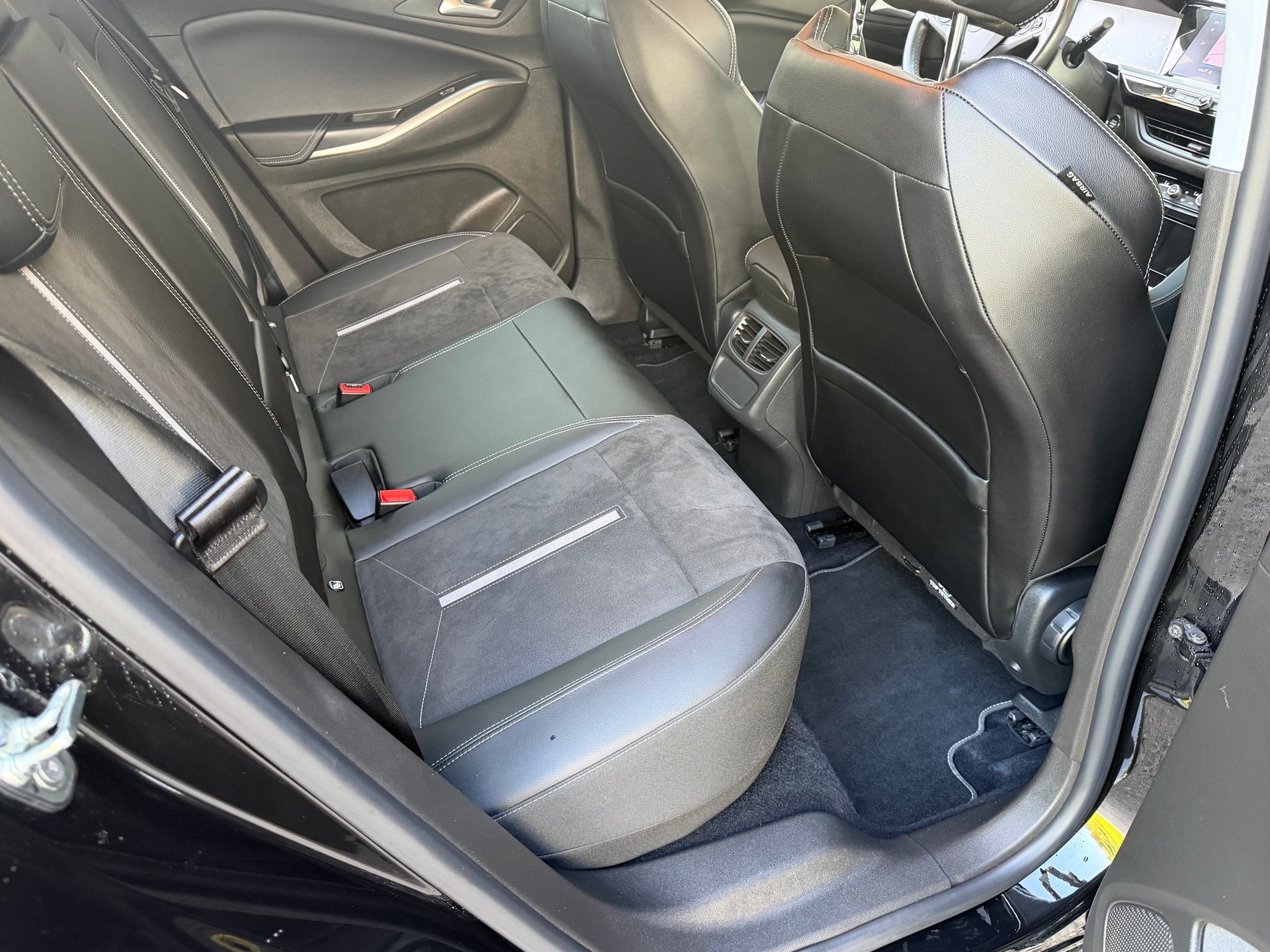 OPEL Grandland 1.6 Hybrid4 GSe Automatik-image-12