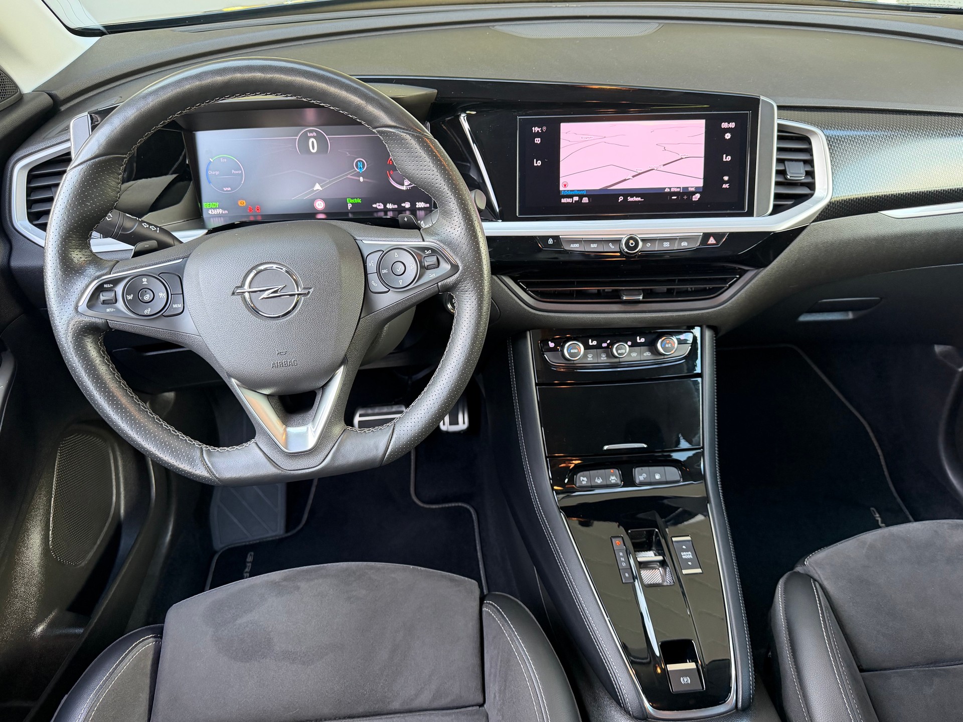 OPEL Grandland 1.6 Hybrid4 GSe Automatik-image-4