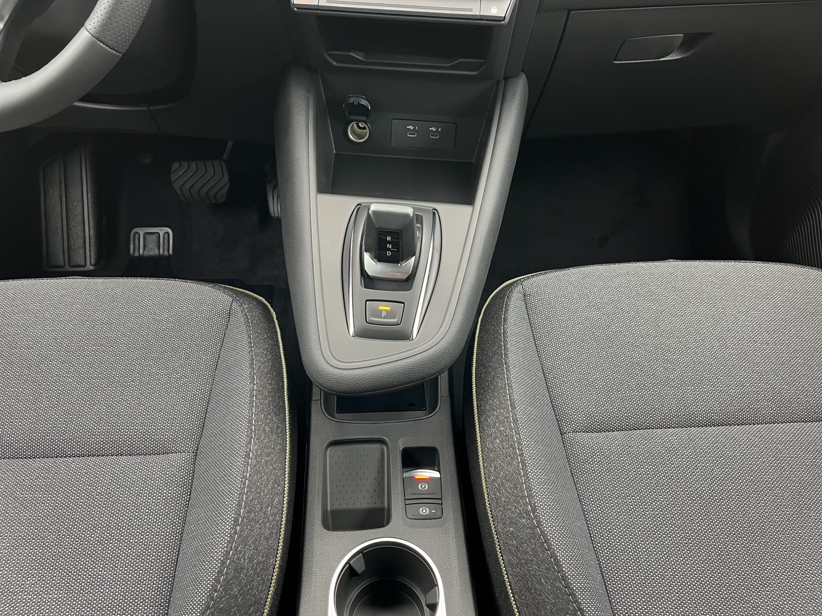 RENAULT Captur 1.3 TCe 140 techno EDC-image-13