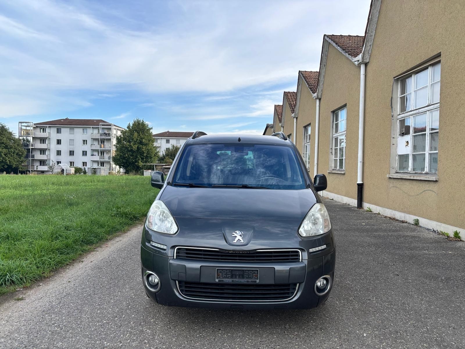 PEUGEOT Partner 1.6 Family-image-1