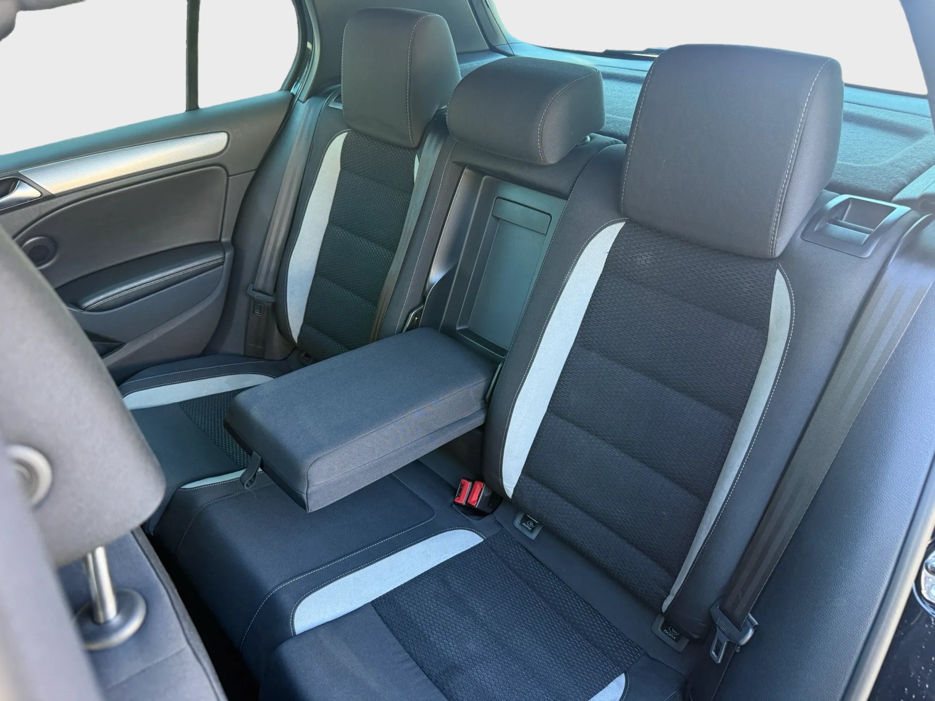 VW Golf 2.0 TSI R 4Motion *CH-Fahrzeug*H&R Federn*Heckspoiler*-image-12