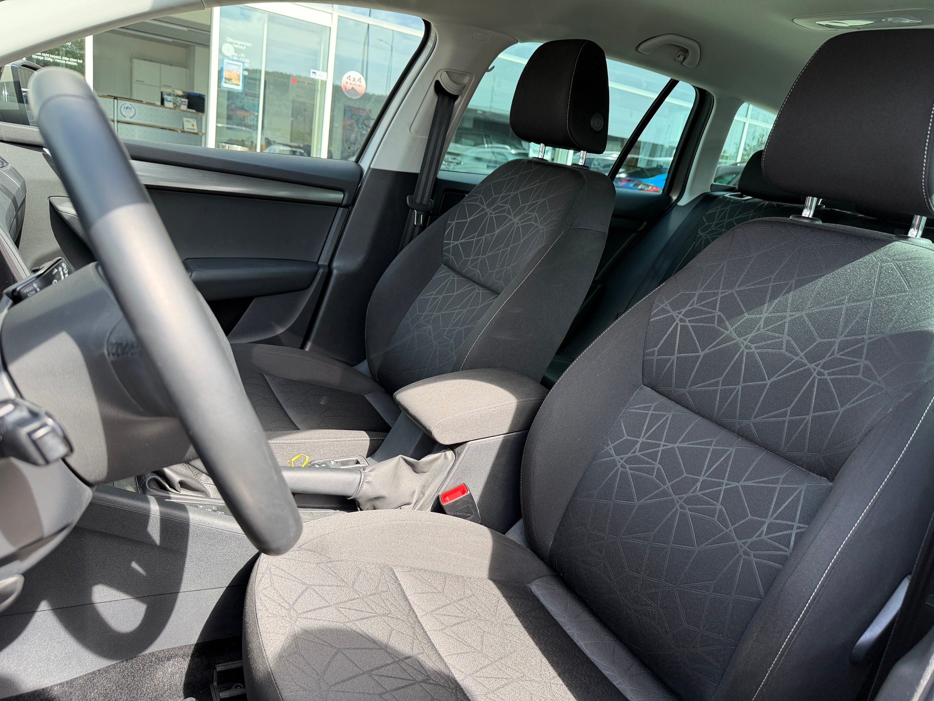 SKODA Octavia Combi 1.5 TSI Clever DSG-image-8