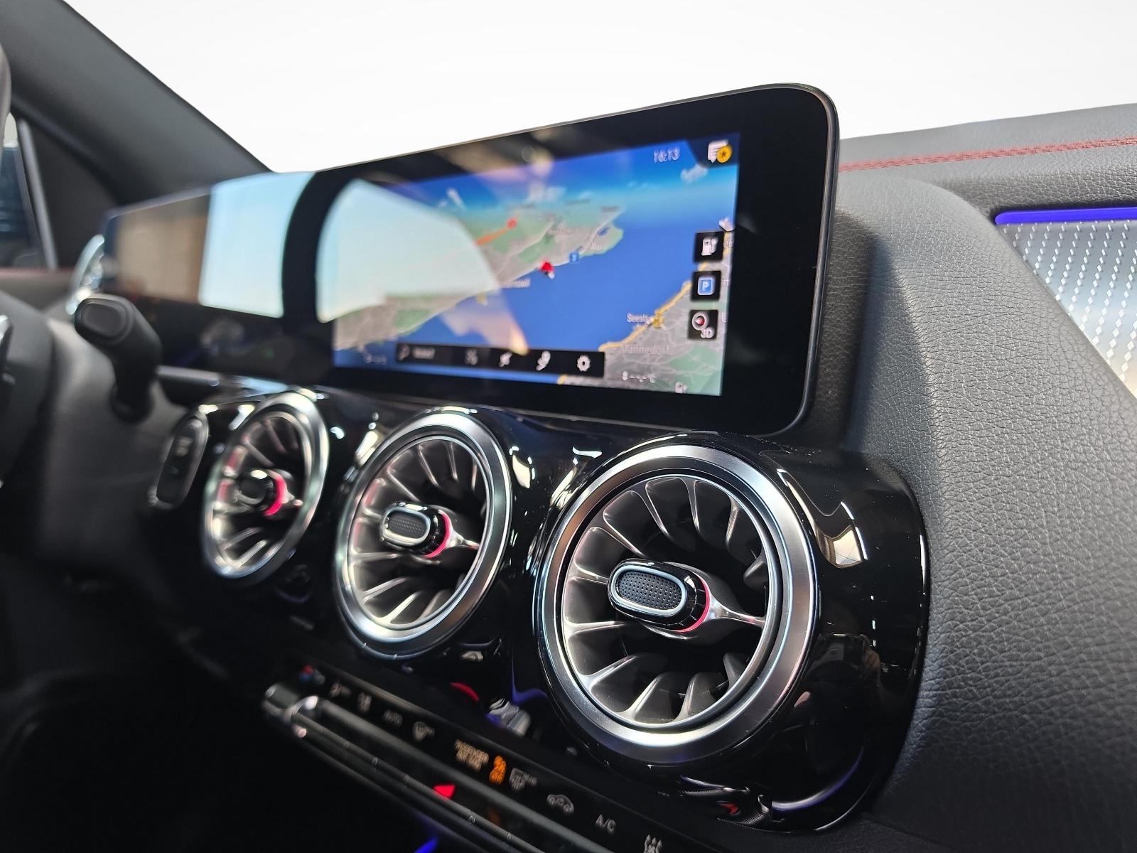 MERCEDES-BENZ EQA 300 4MATIC AMG Line-image-9