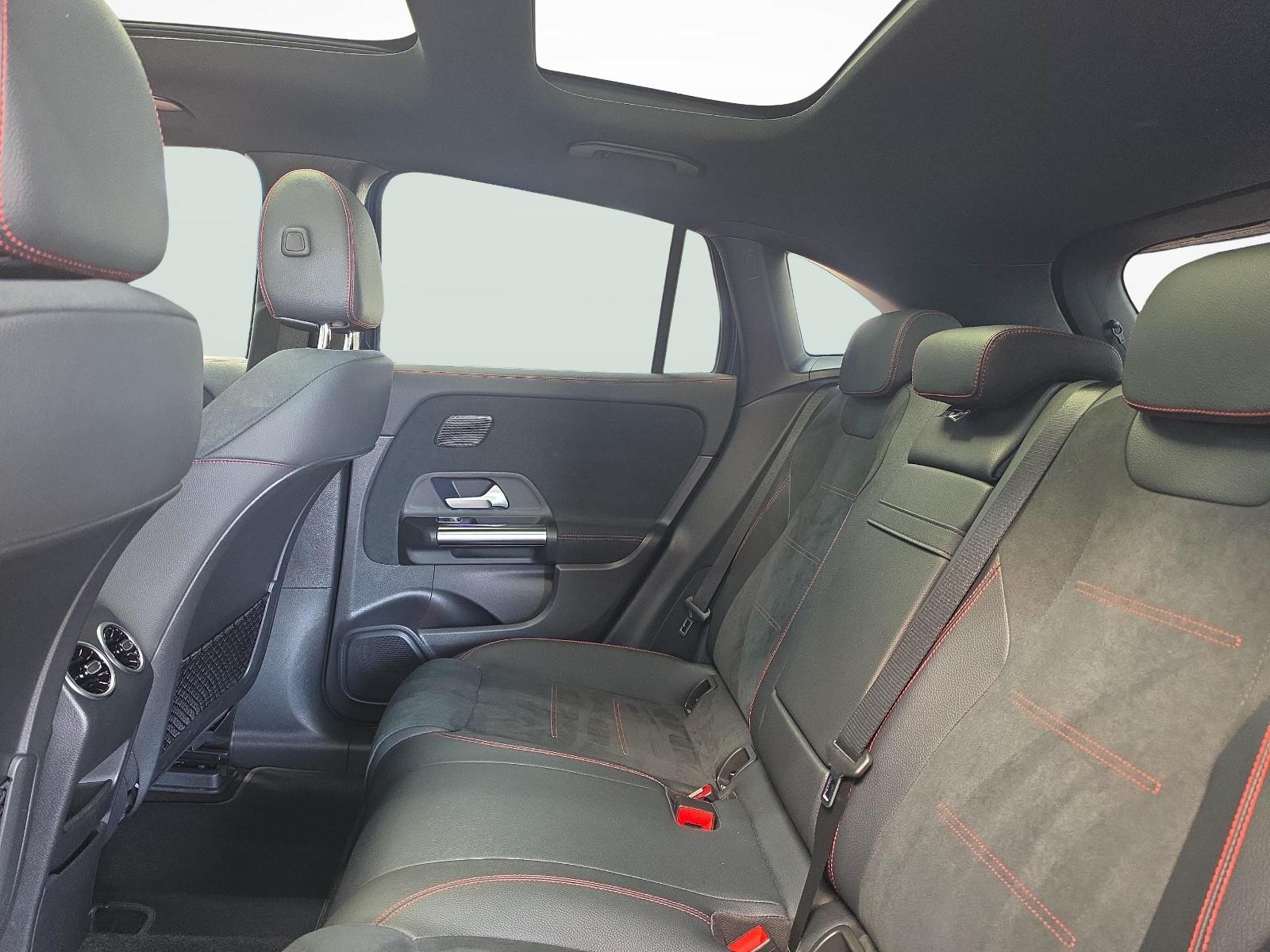 MERCEDES-BENZ EQA 300 4MATIC AMG Line-image-14
