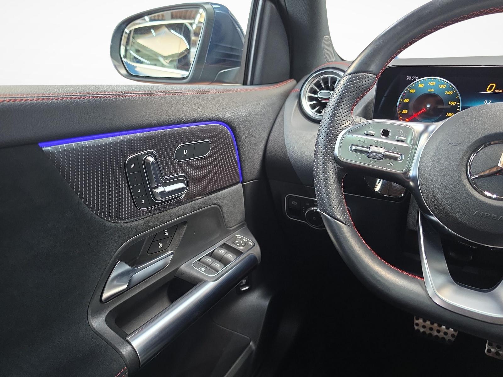 MERCEDES-BENZ EQA 300 4MATIC AMG Line-image-8