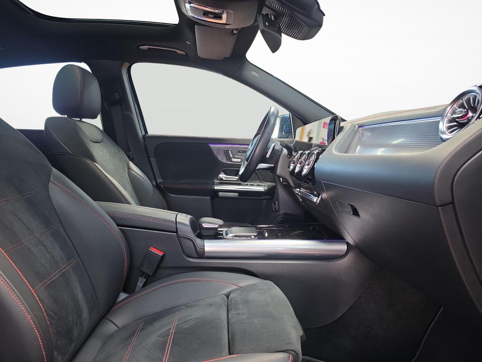 MERCEDES-BENZ EQA 300 4MATIC AMG Line-image-10