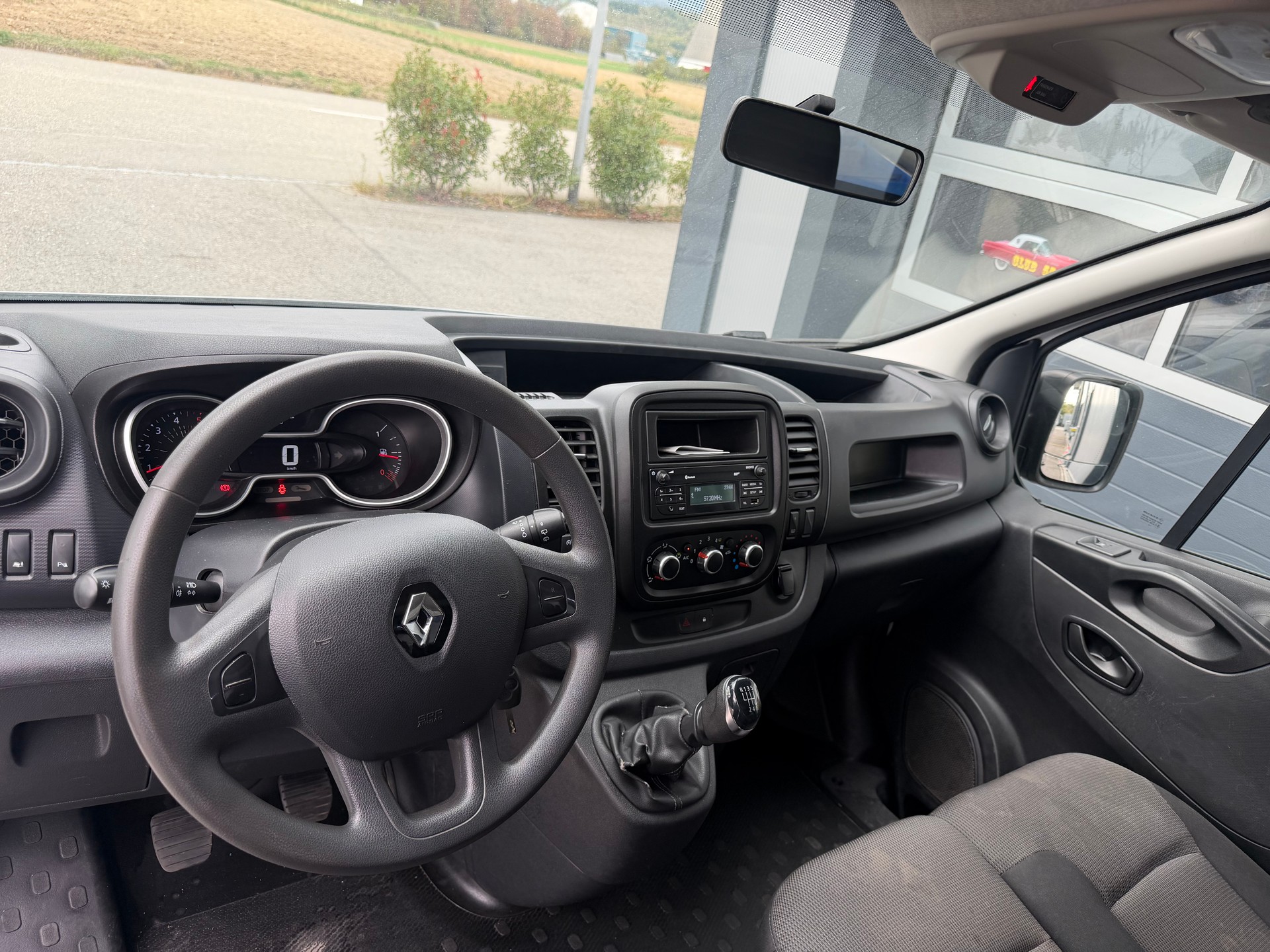 RENAULT Trafic 2.0 dCi 120 3.0t Access L1H1-image-7