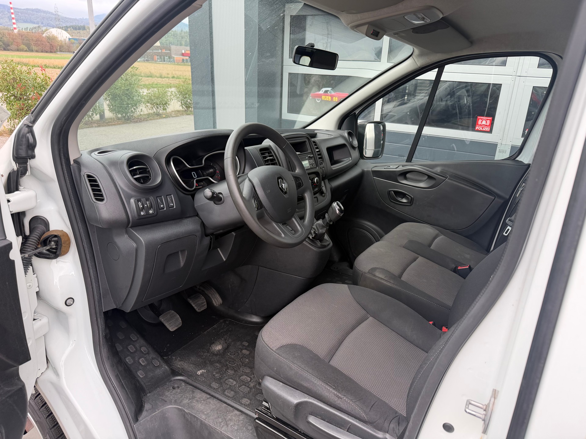 RENAULT Trafic 2.0 dCi 120 3.0t Access L1H1-image-8