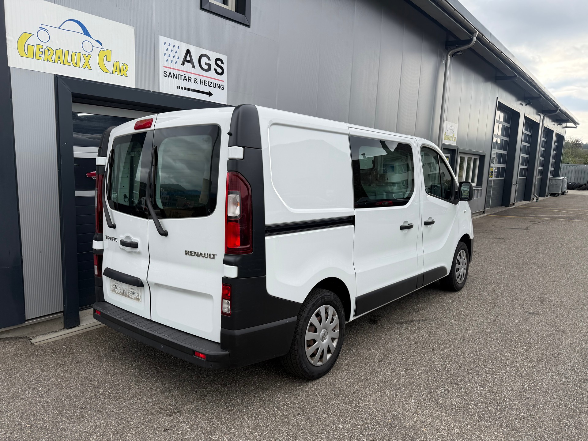 RENAULT Trafic 2.0 dCi 120 3.0t Access L1H1-image-4