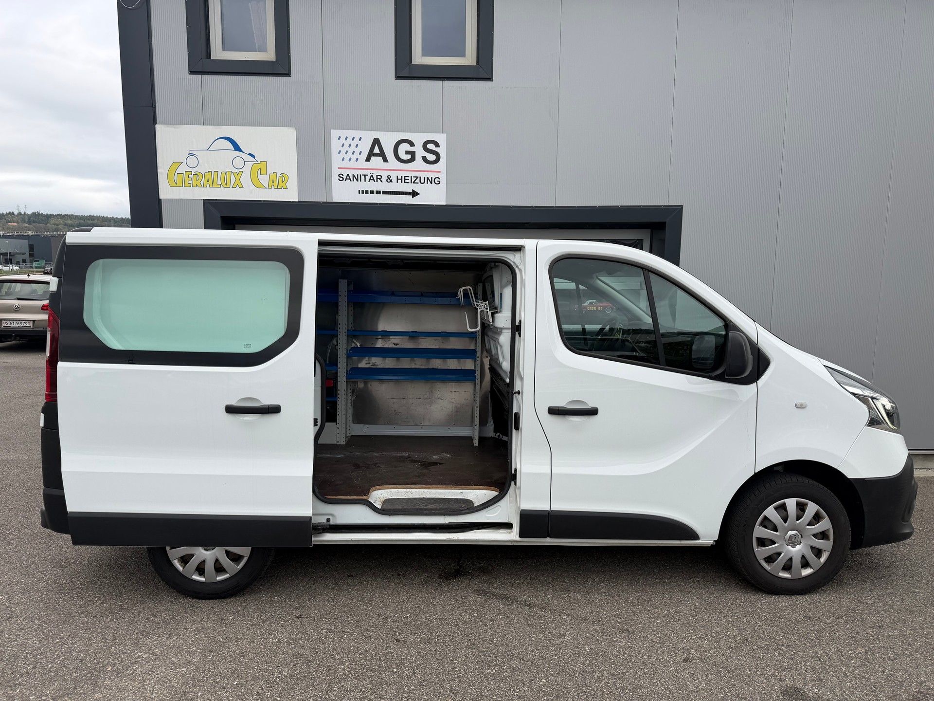 RENAULT Trafic 2.0 dCi 120 3.0t Access L1H1-image-6