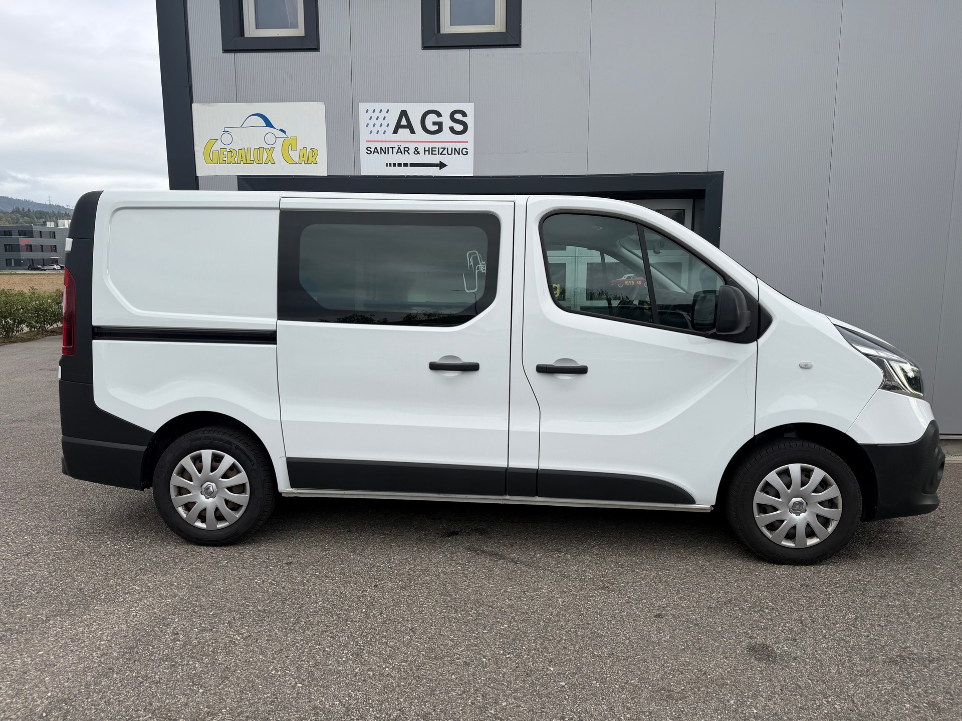 RENAULT Trafic 2.0 dCi 120 3.0t Access L1H1-image-5