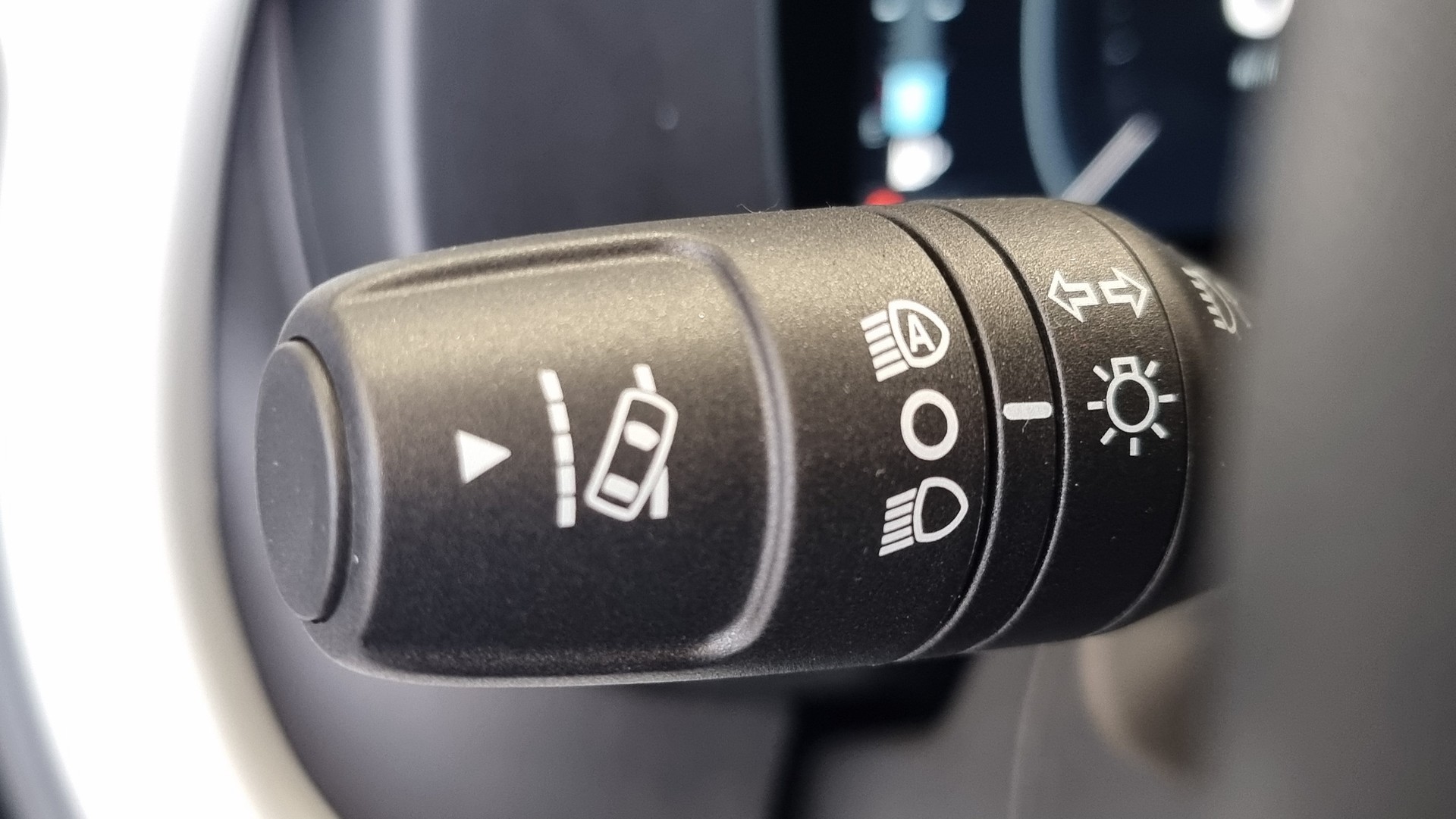 FIAT Panda 1.0 Hybrid Cross-image-10