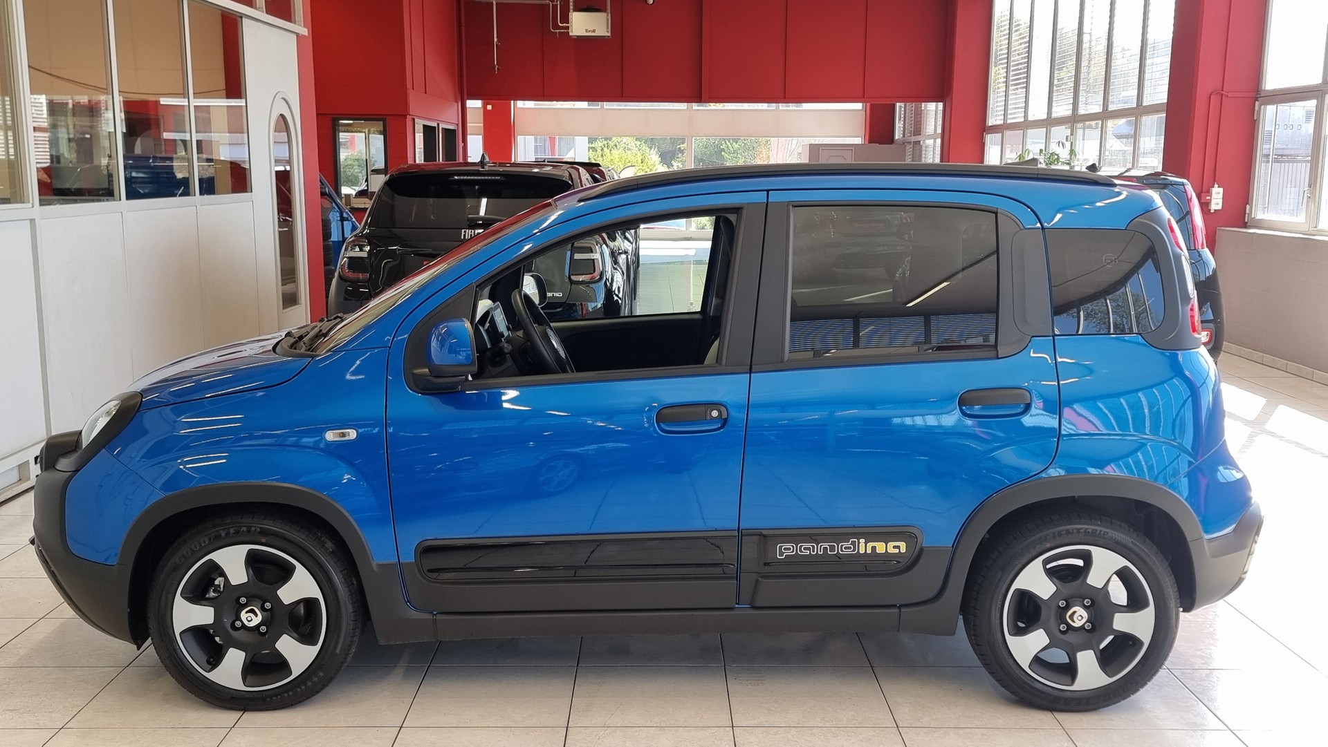 FIAT Panda 1.0 Hybrid Cross-image-2
