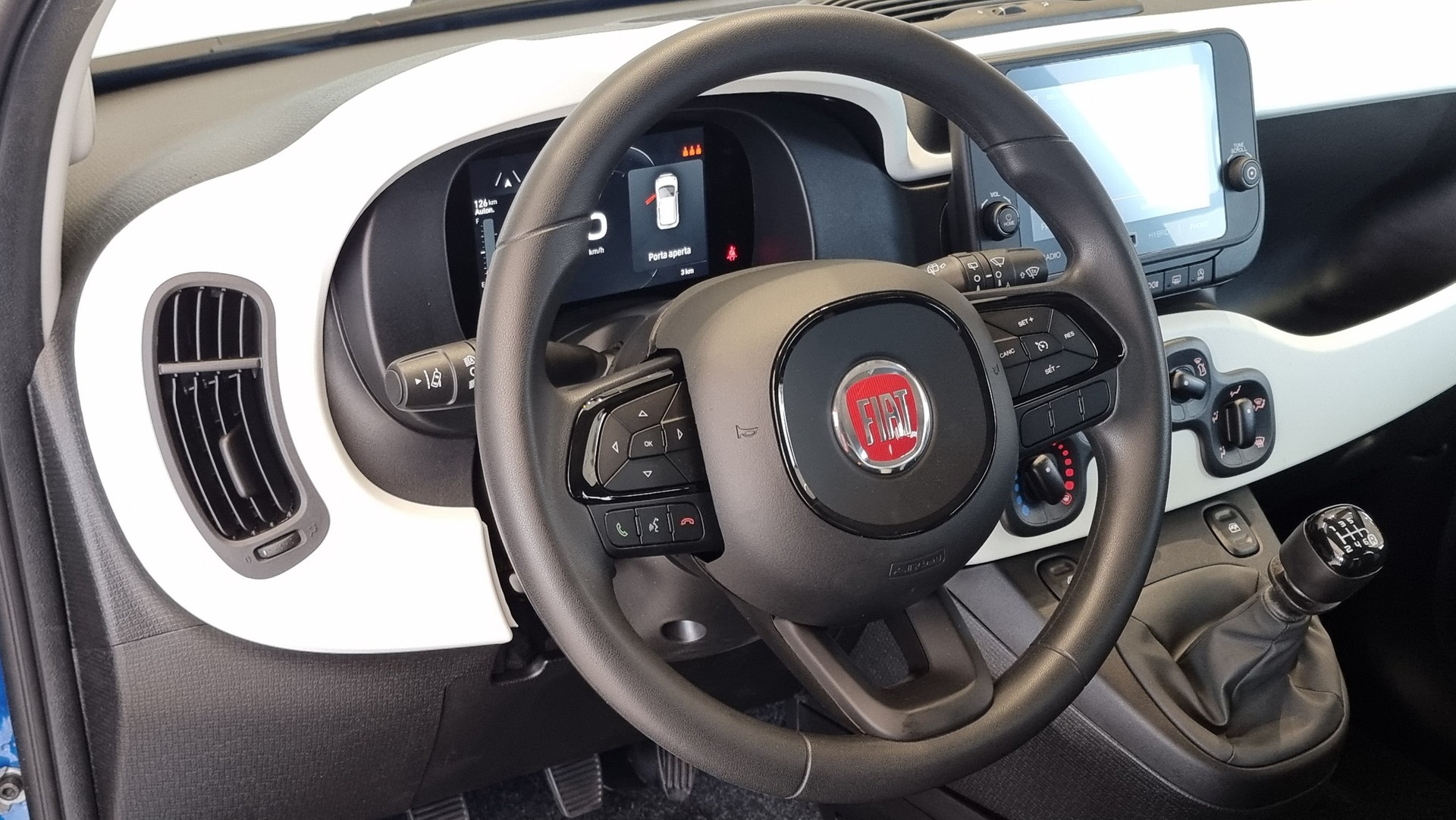FIAT Panda 1.0 Hybrid Cross-image-9