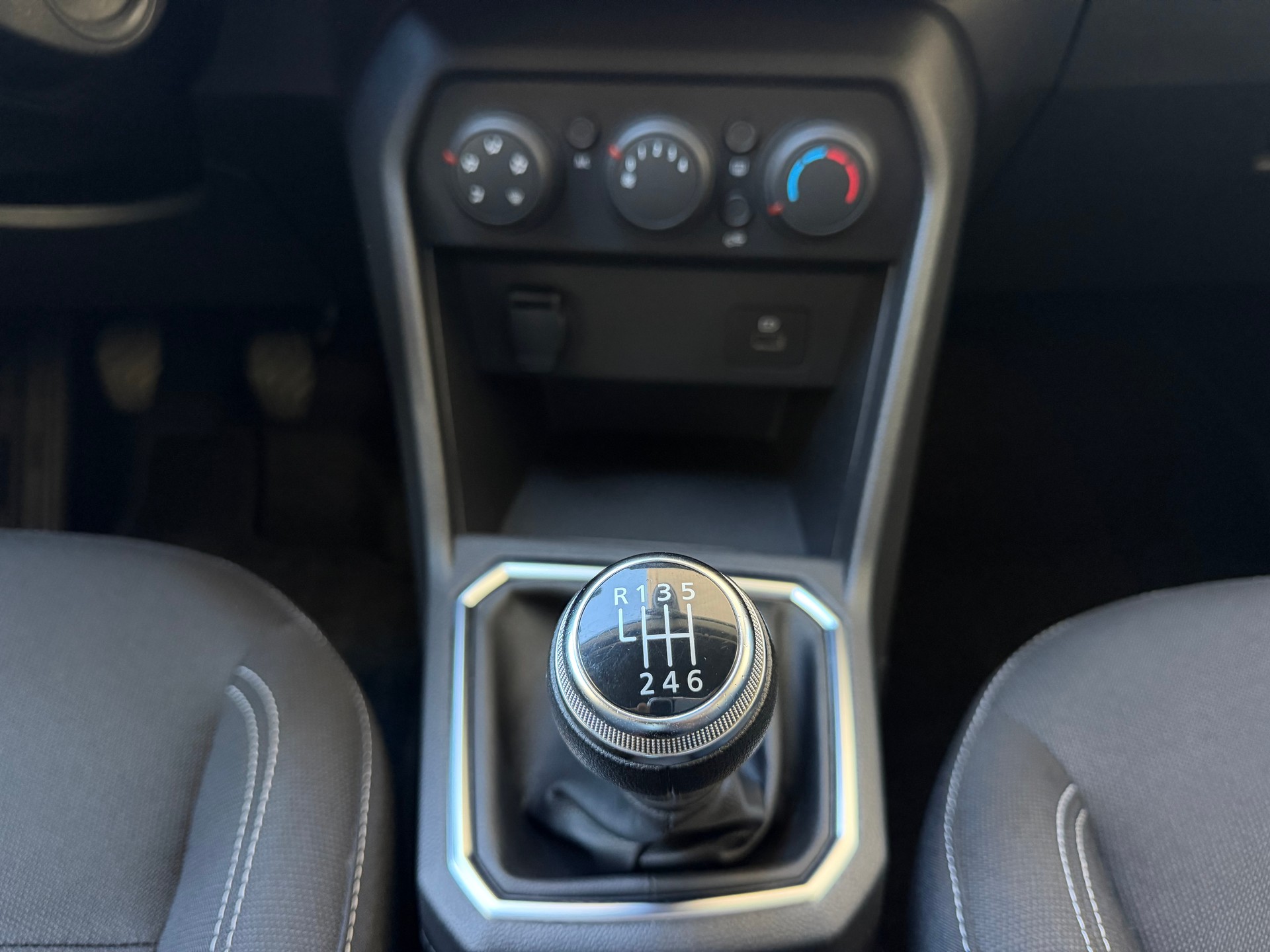 DACIA Jogger TCe 110 Comfort-image-14