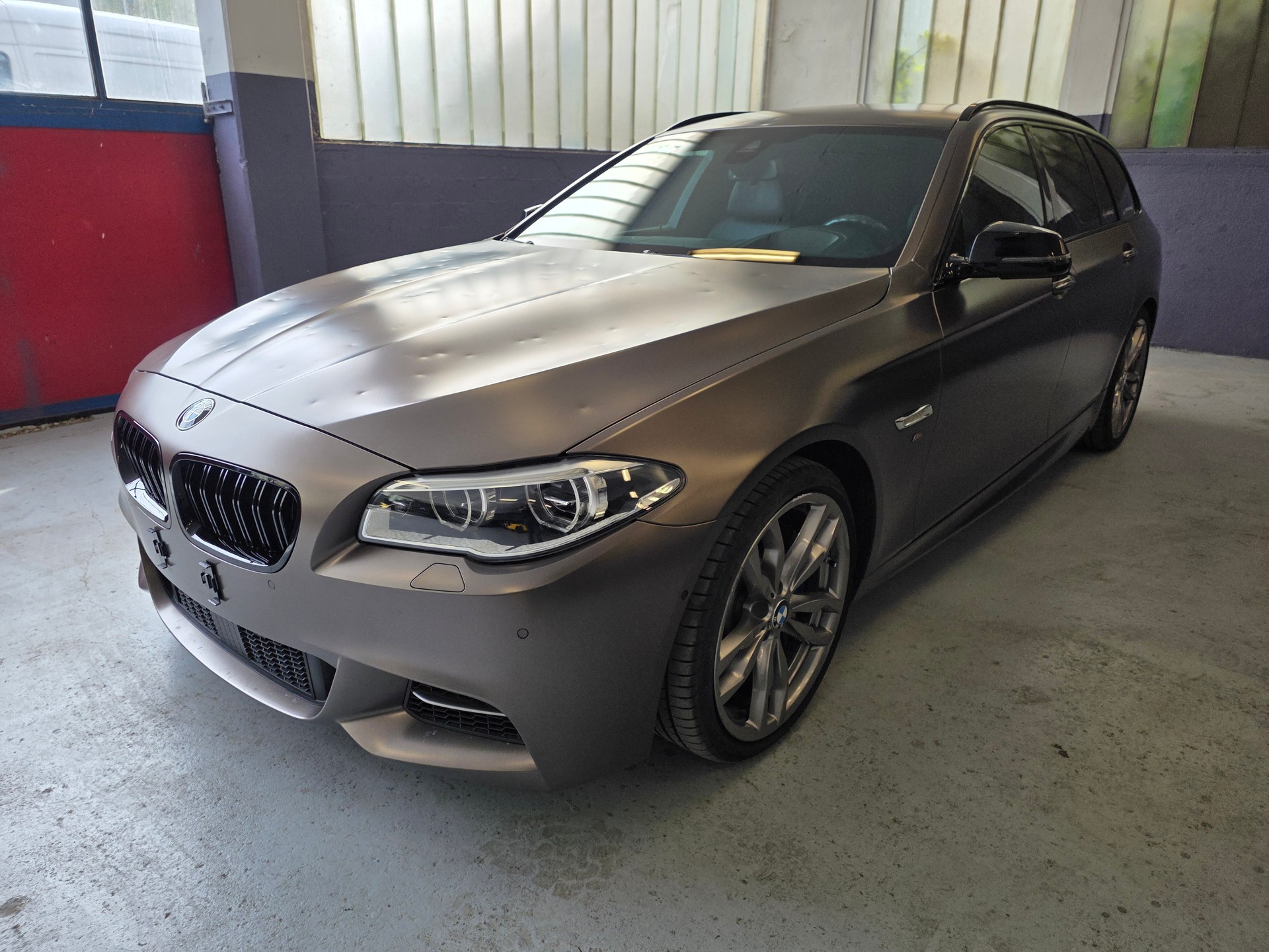 BMW M550d Touring xDrive Steptronic-image-2