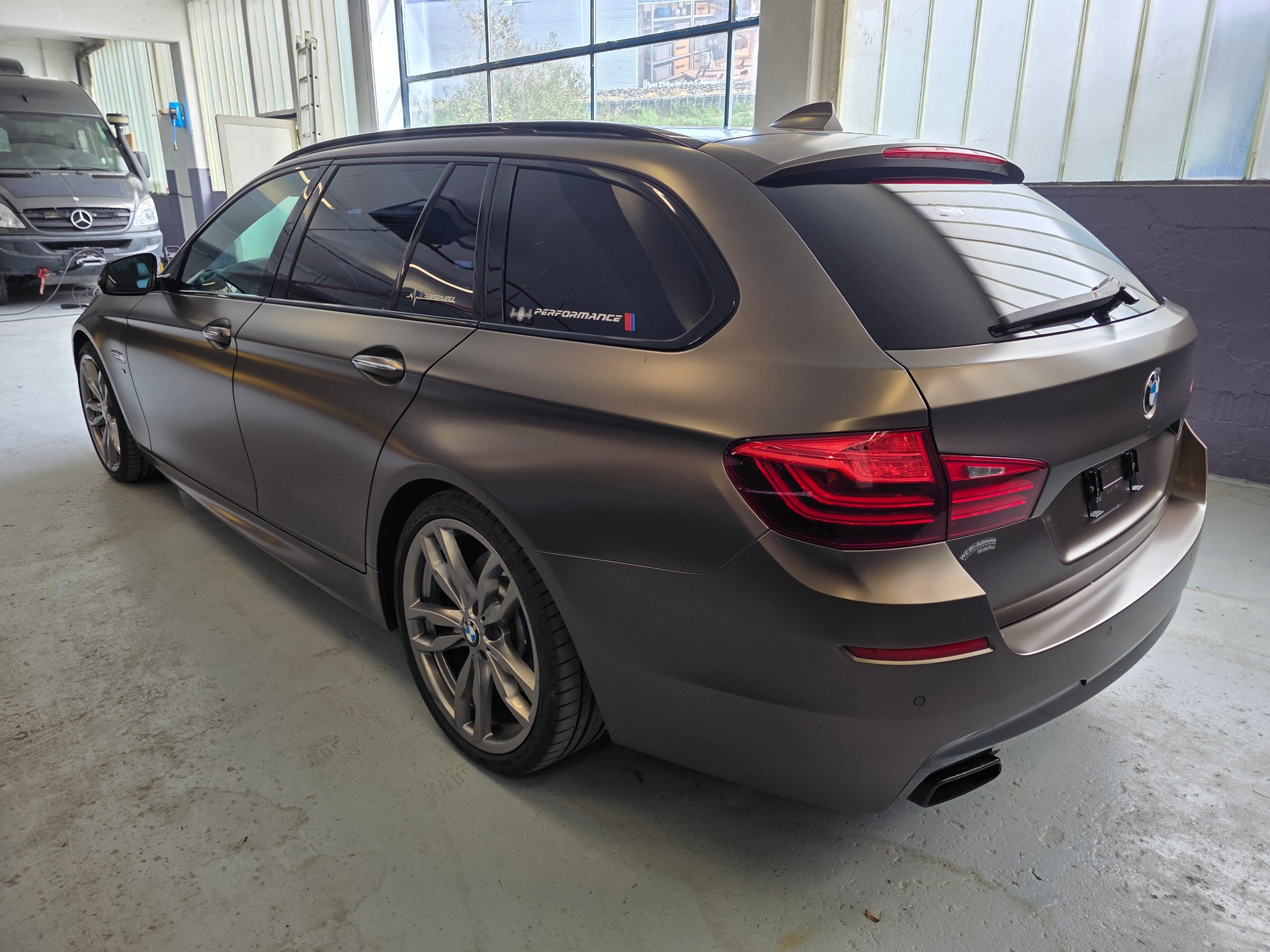 BMW M550d Touring xDrive Steptronic-image-3