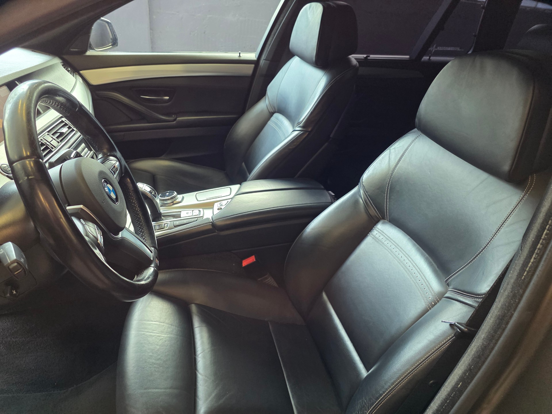 BMW M550d Touring xDrive Steptronic-image-9