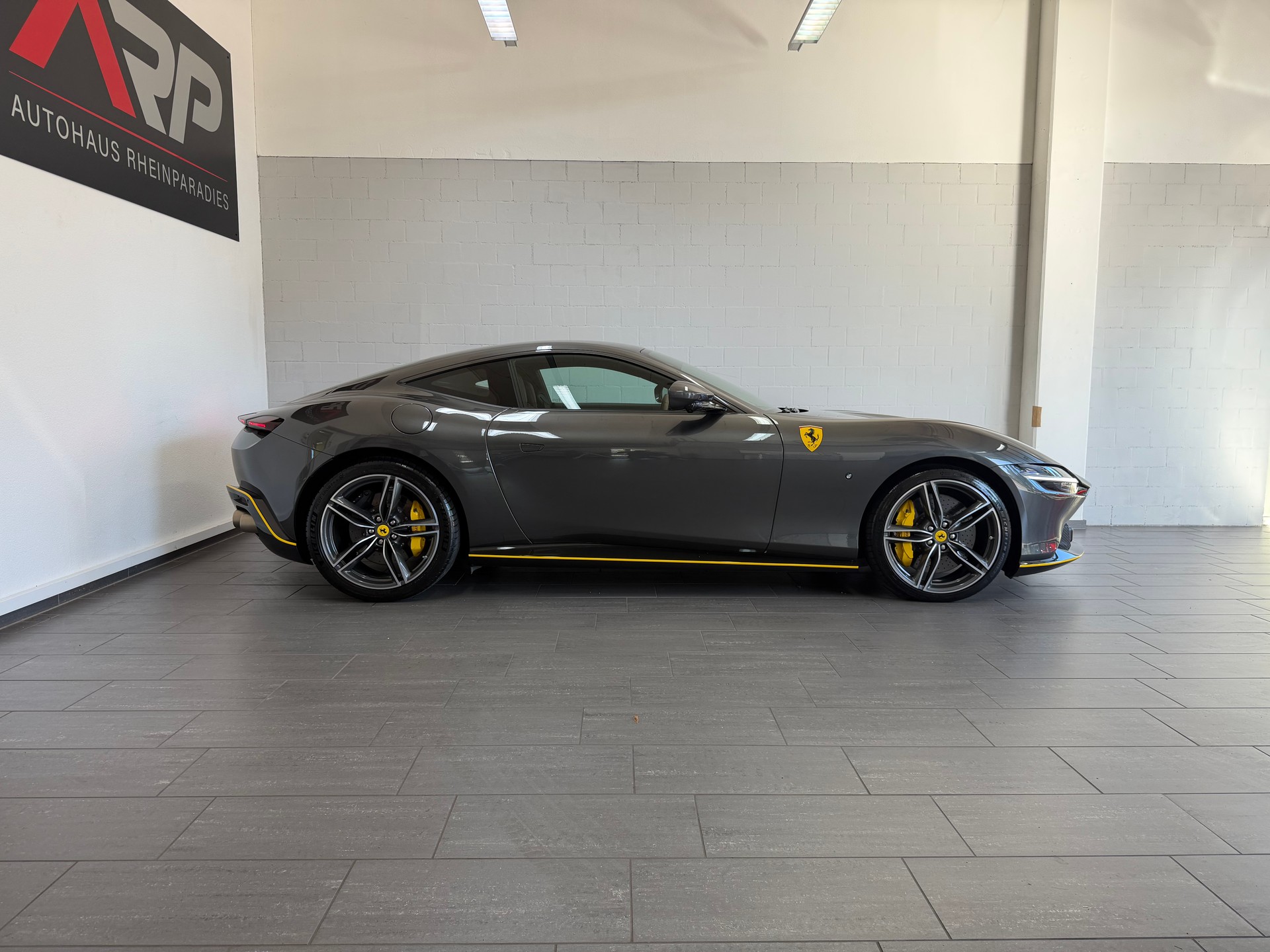 FERRARI Roma 3.9 V8 T-showroom-element-2