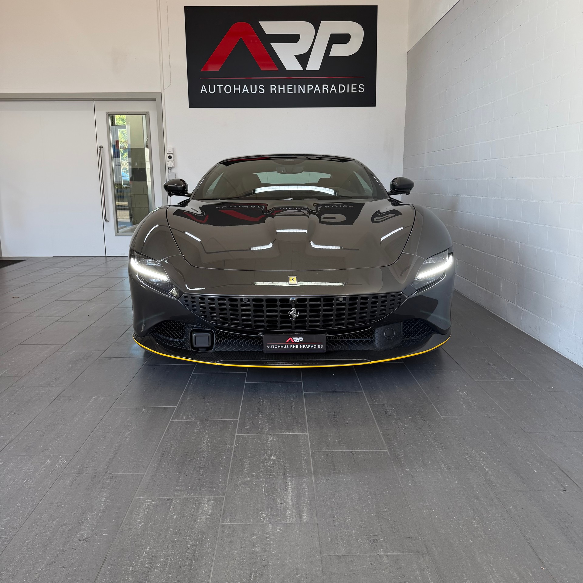 FERRARI Roma 3.9 V8 T-showroom-element-1