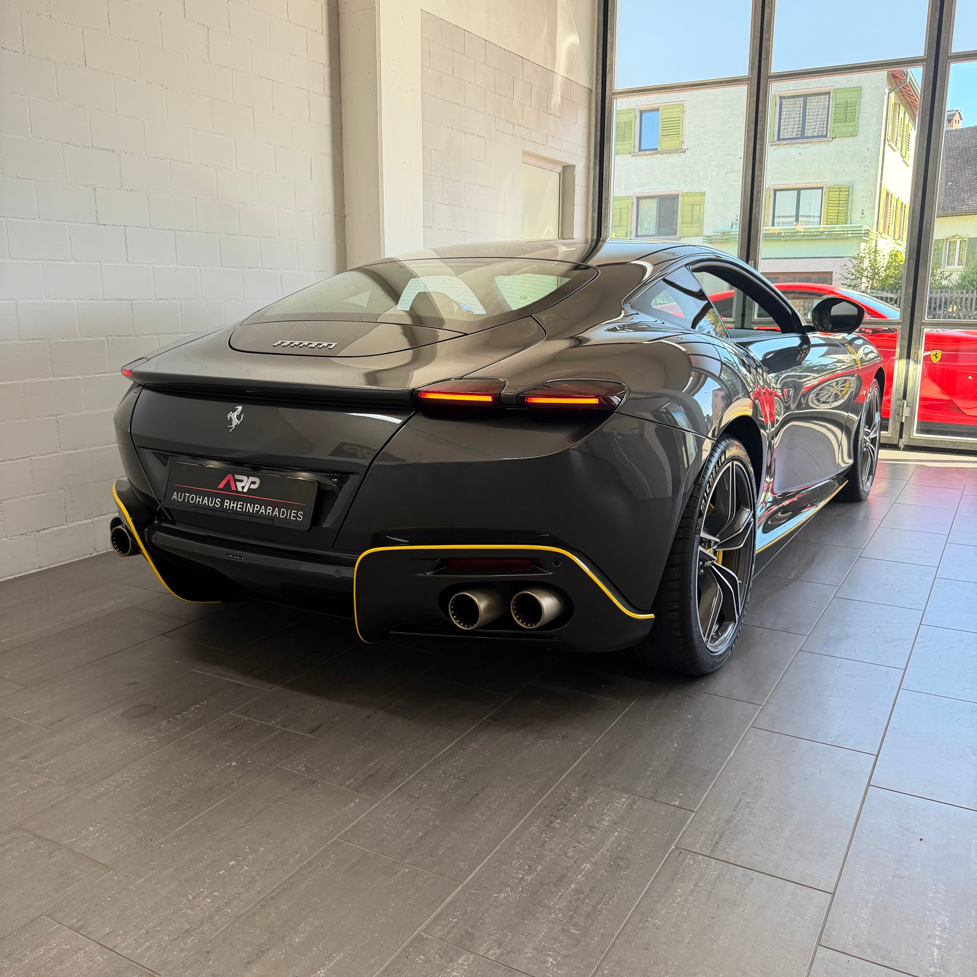 FERRARI Roma 3.9 V8 T-showroom-element-3