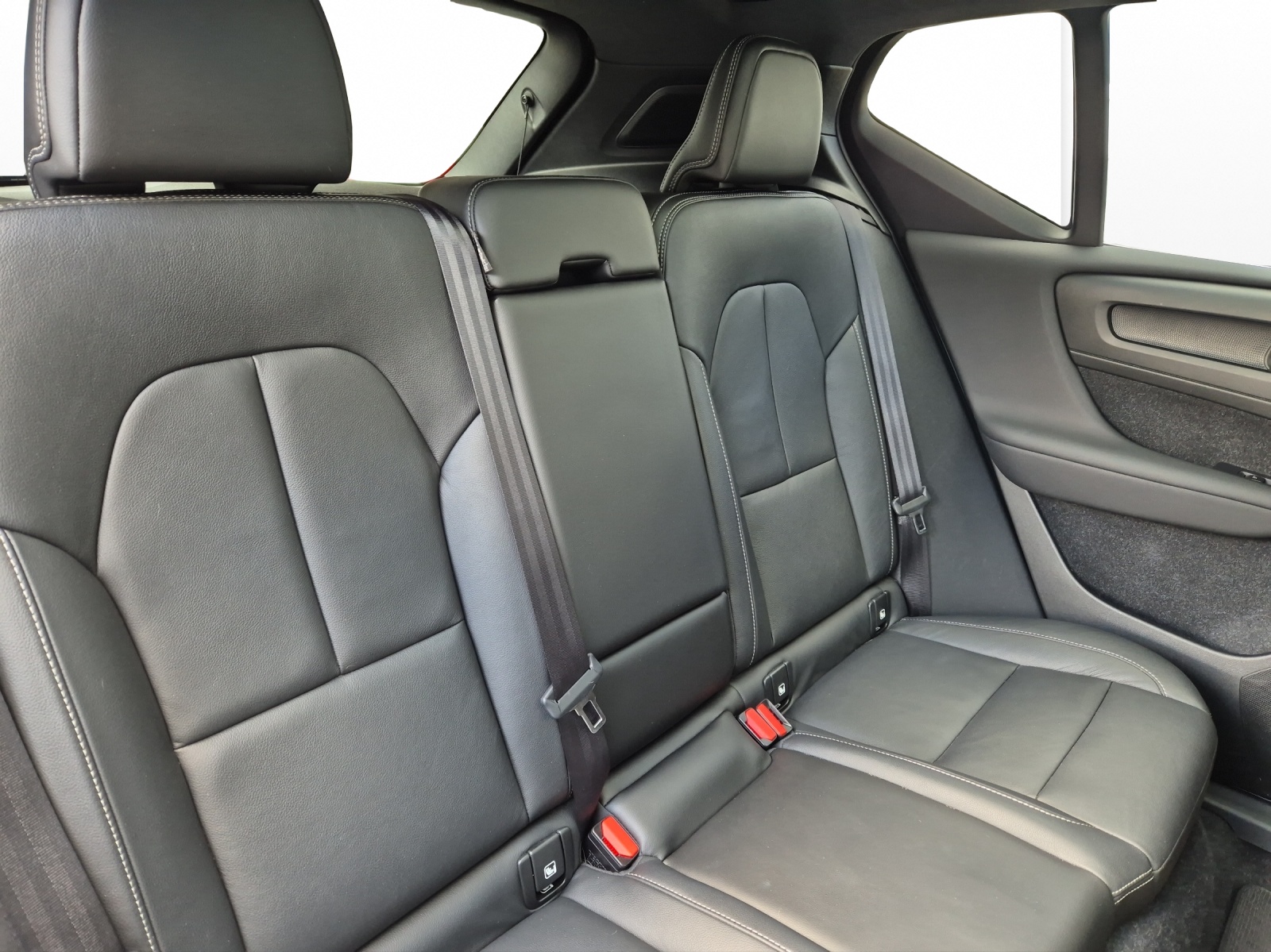 VOLVO XC40 2.0 T5 Inscription AWD-image-16