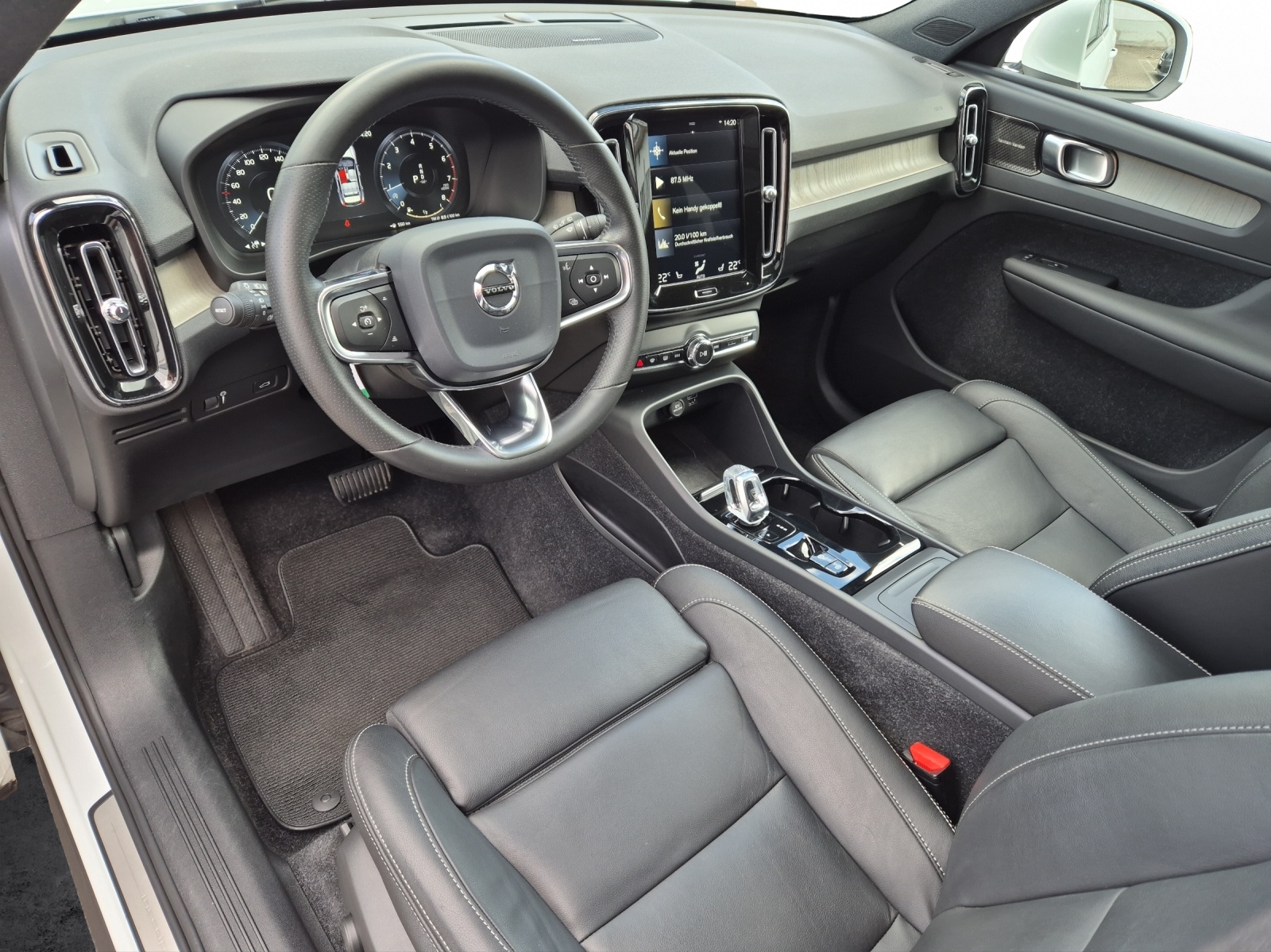 VOLVO XC40 2.0 T5 Inscription AWD-image-8