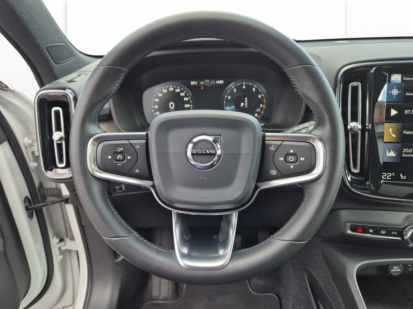 VOLVO XC40 2.0 T5 Inscription AWD-image-10