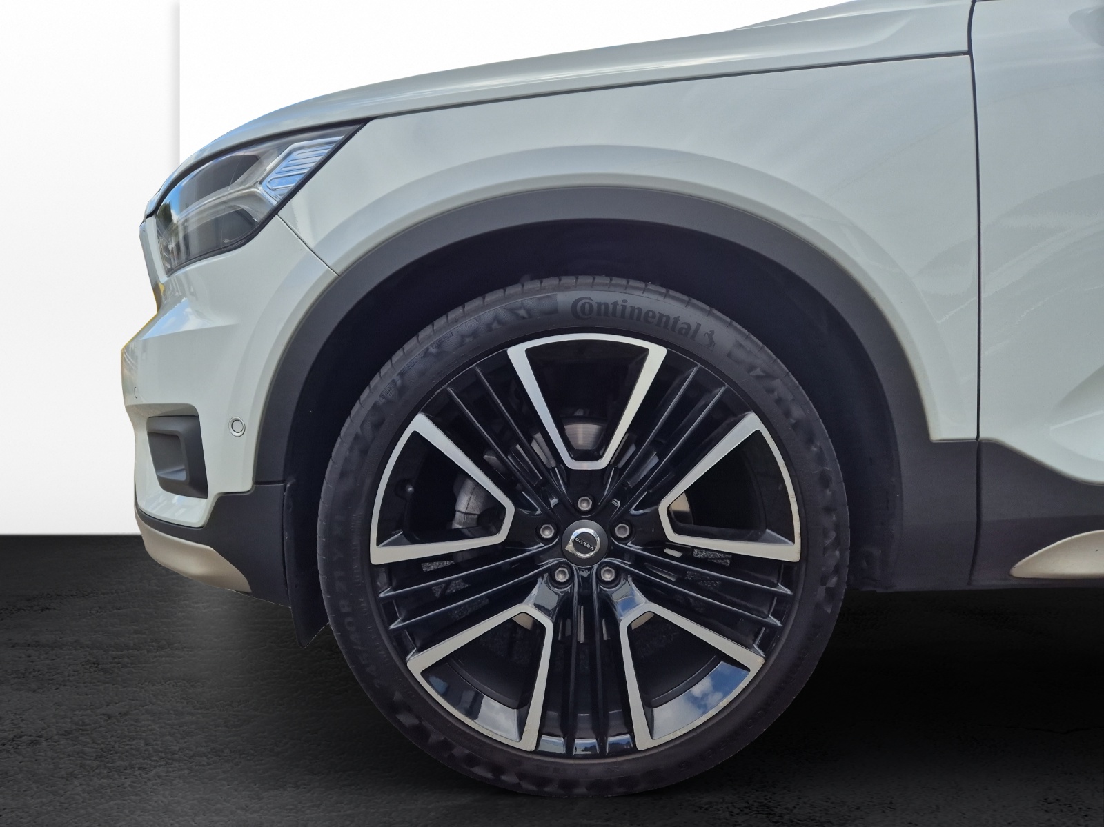 VOLVO XC40 2.0 T5 Inscription AWD-image-19